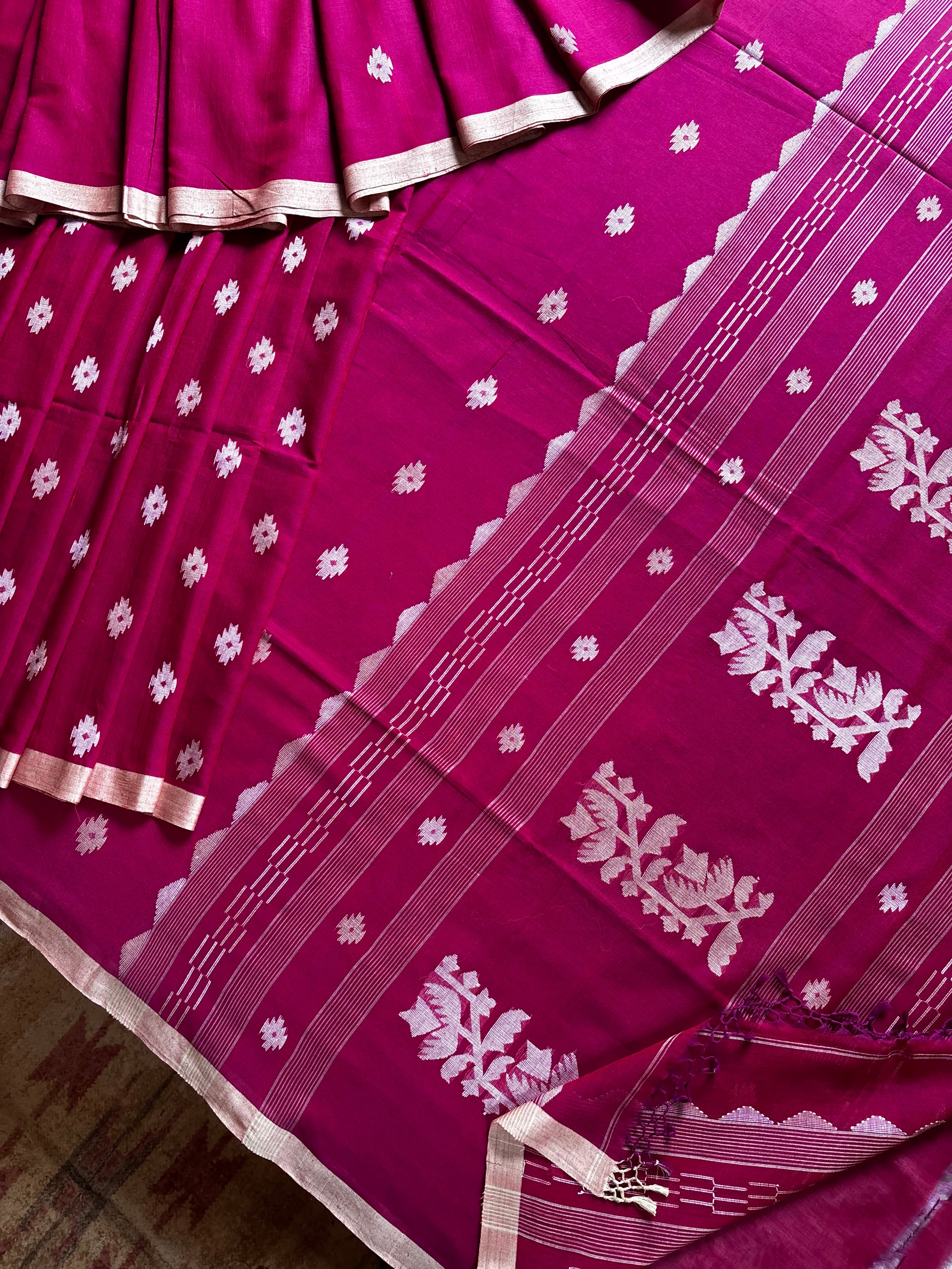Handwoven Pink and Red Dual Toned Cotton Jamdani Saree