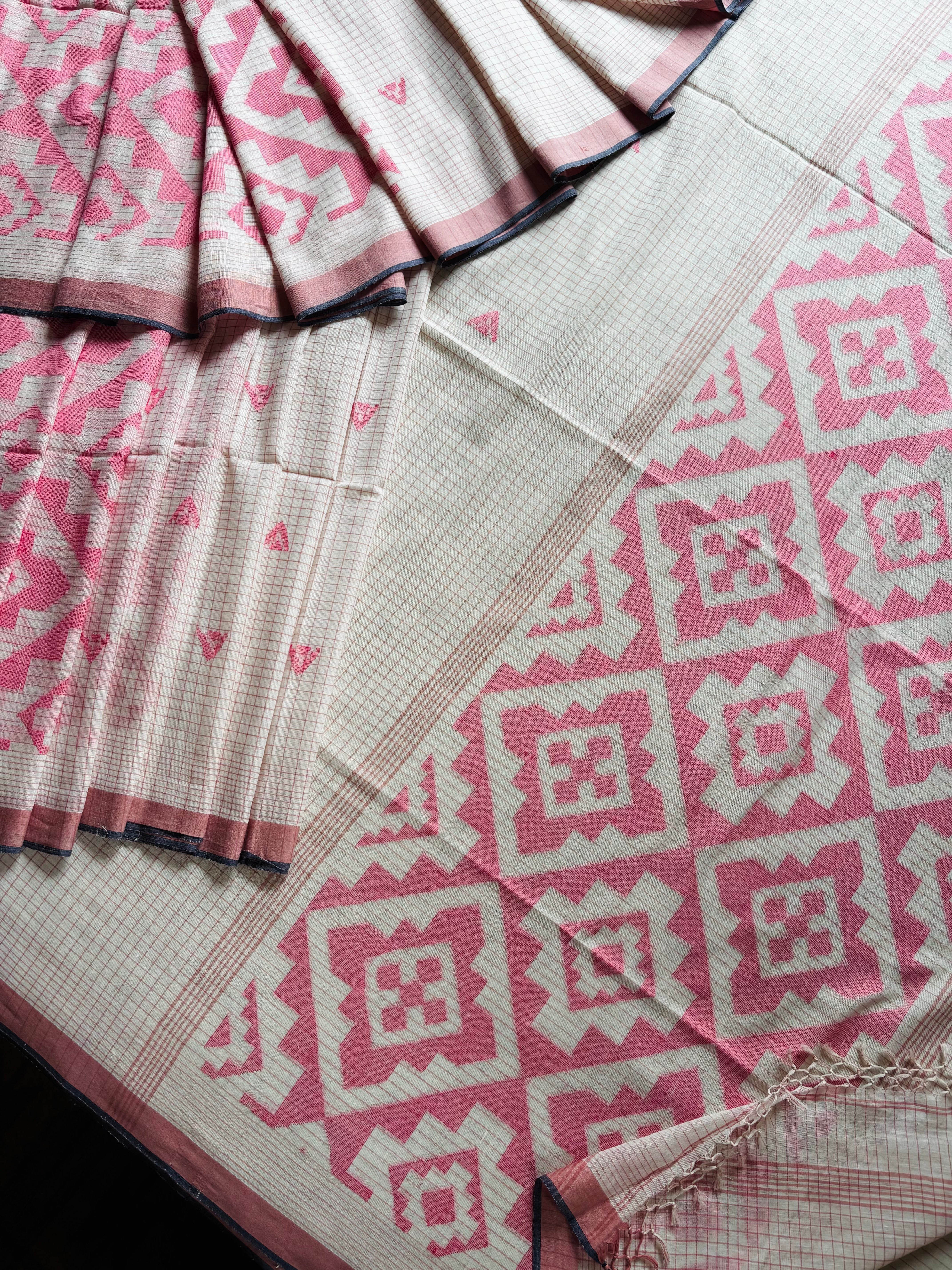 Handwoven Offwhite Pink Cotton Jamdani Saree