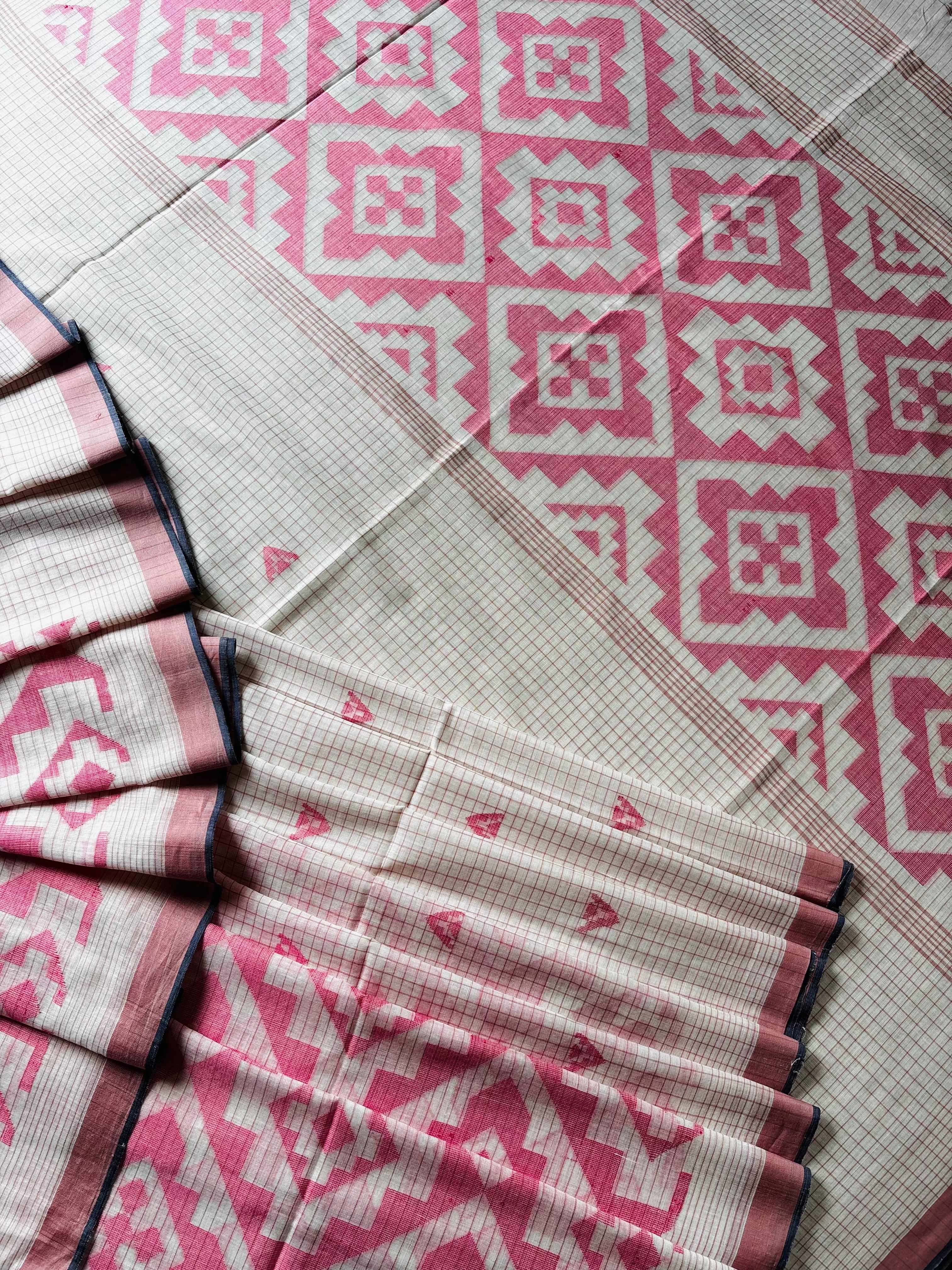 Handwoven Offwhite Pink Cotton Jamdani Saree