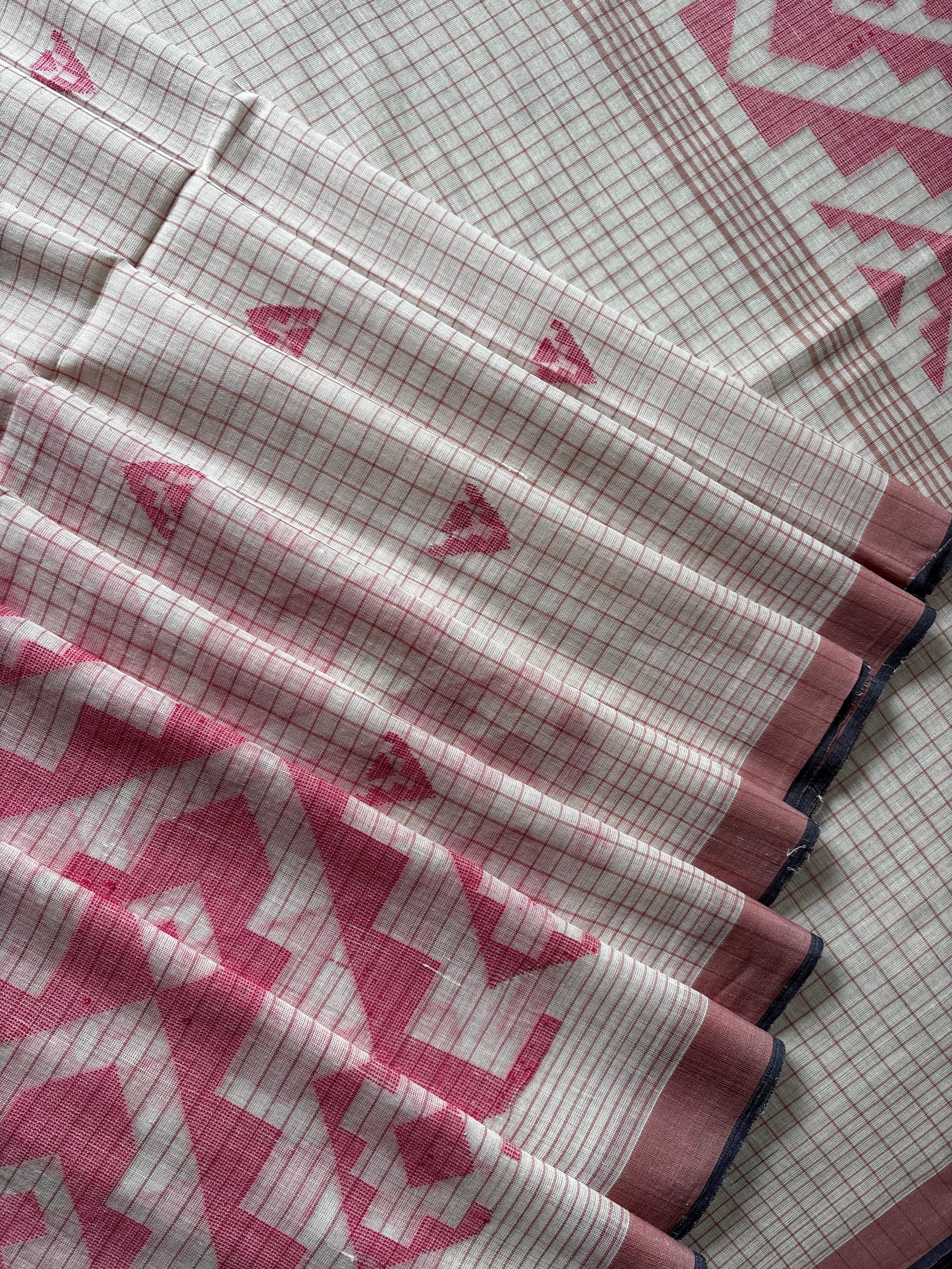 Handwoven Offwhite Pink Cotton Jamdani Saree