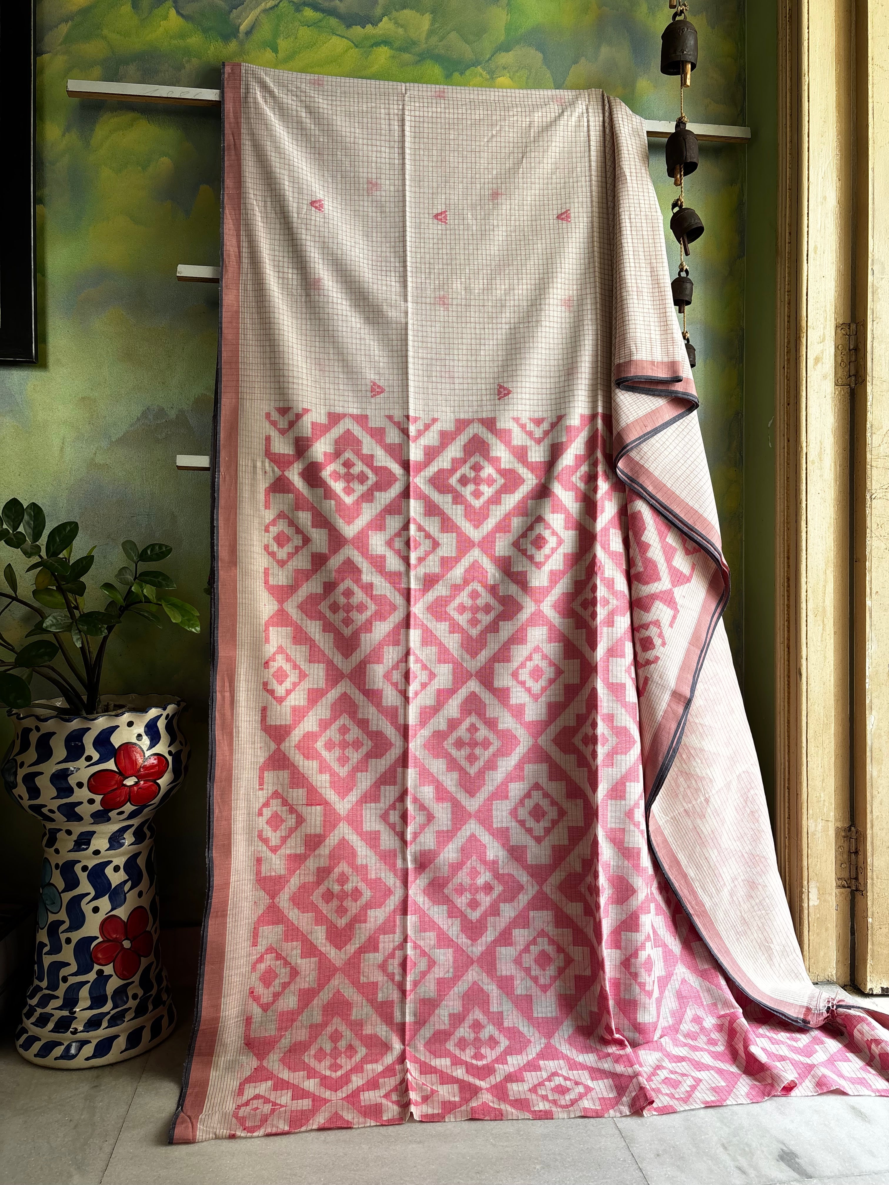 Handwoven Offwhite Pink Cotton Jamdani Saree
