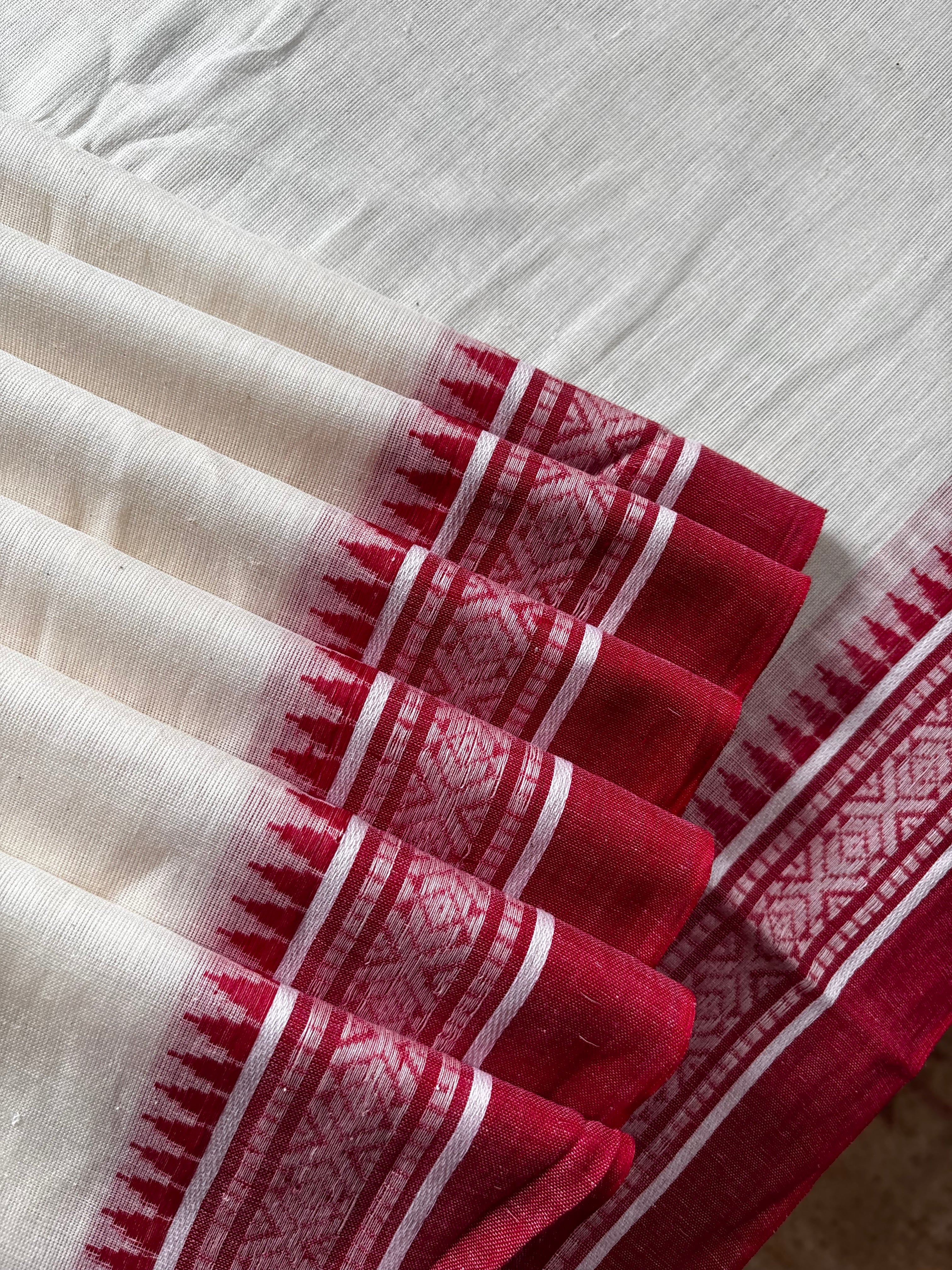Handwoven Offwhite Red Cotton Dhonekhali Saree