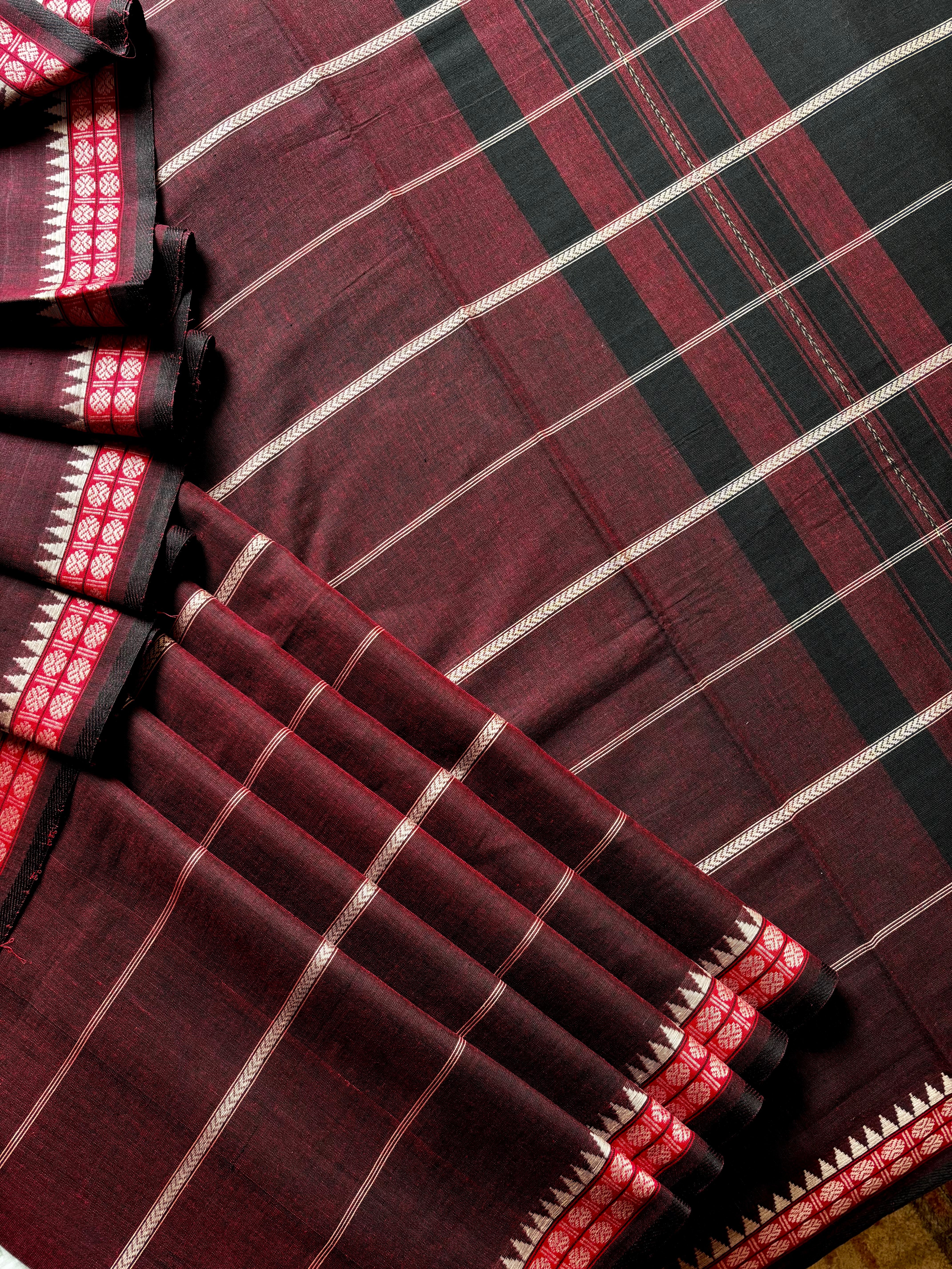 Handwoven Garnet Colour Pure Cotton Saree