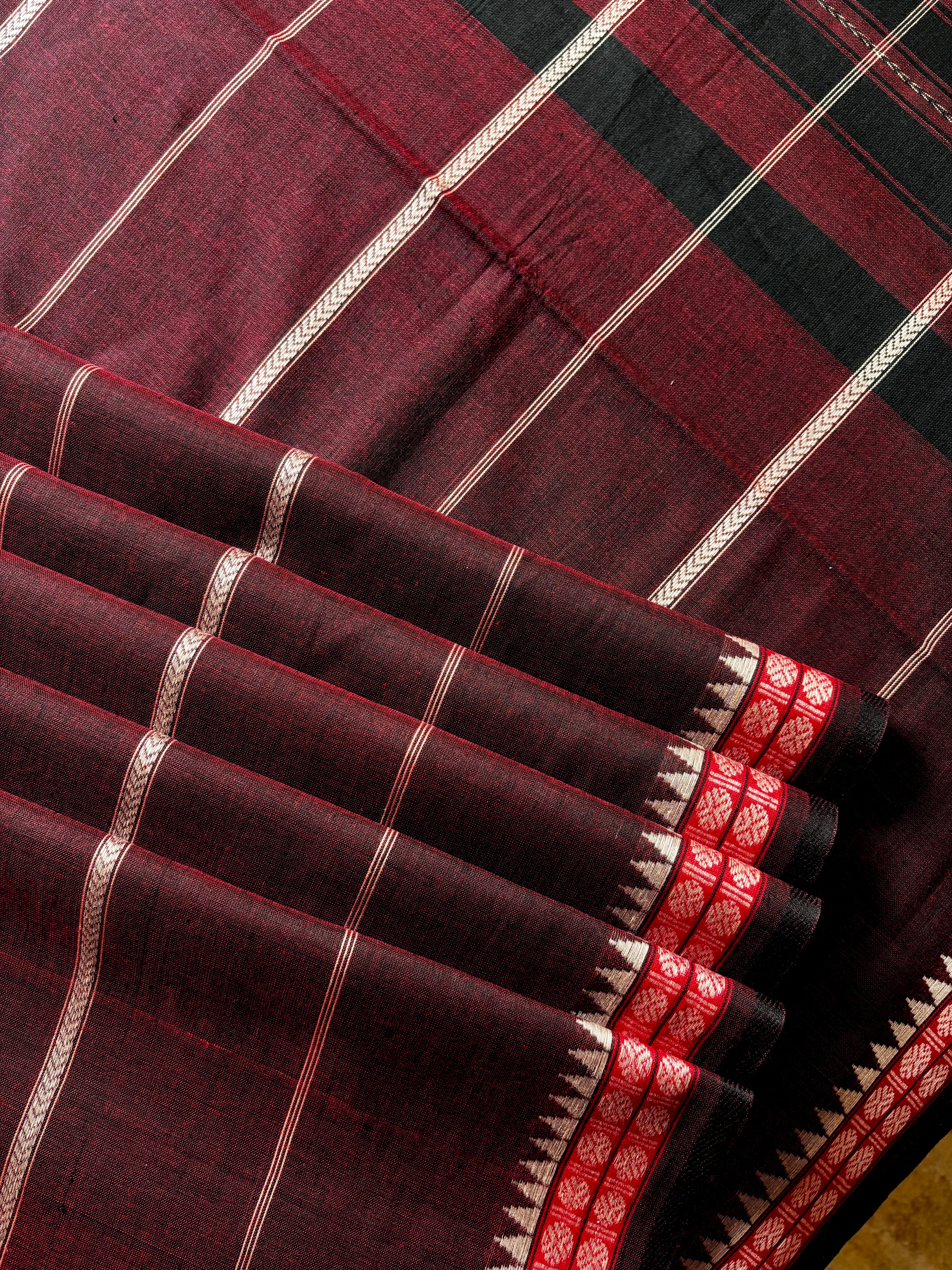 Handwoven Garnet Colour Pure Cotton Saree