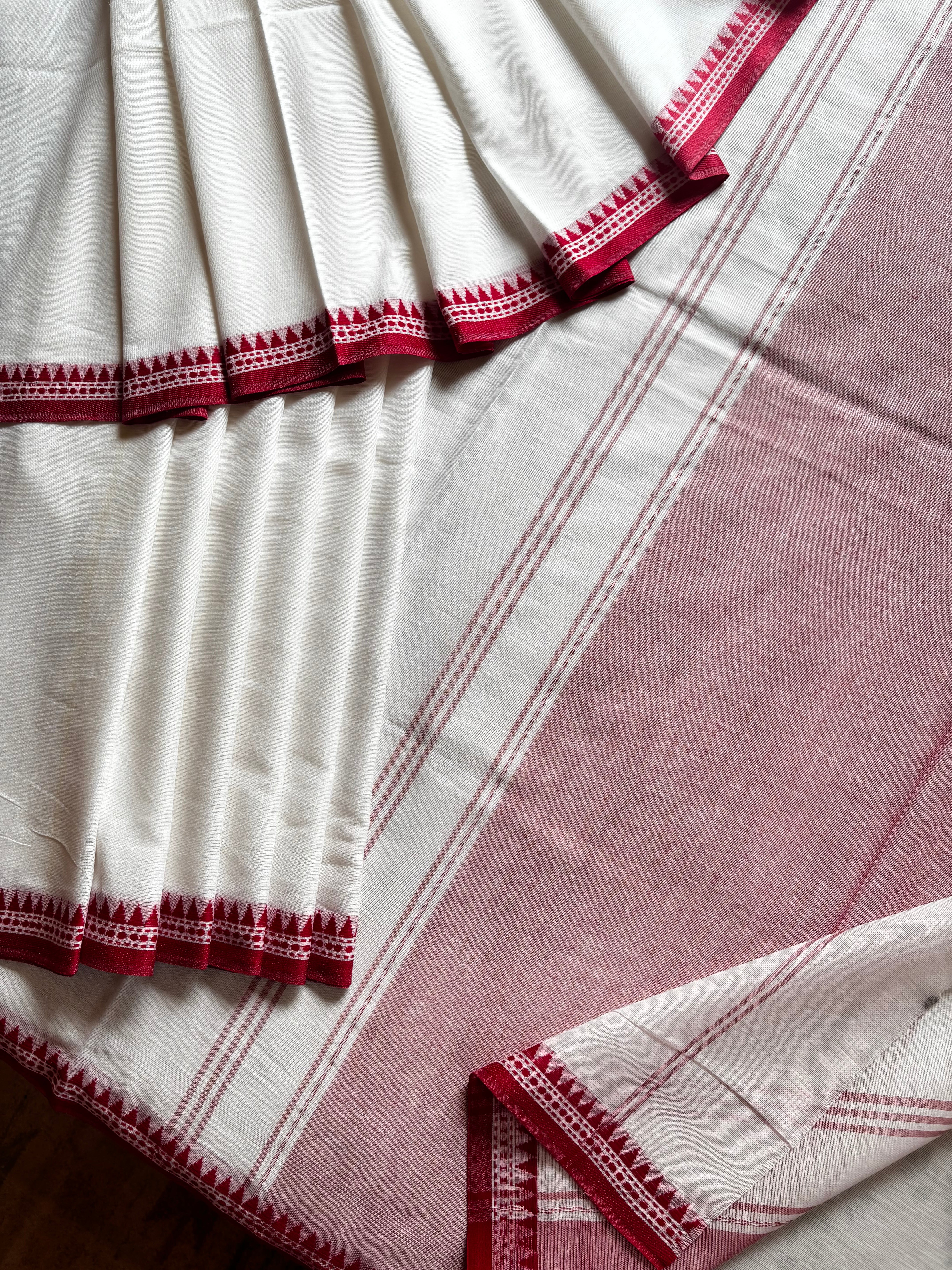 Handwoven White Red Pure Cotton Saree