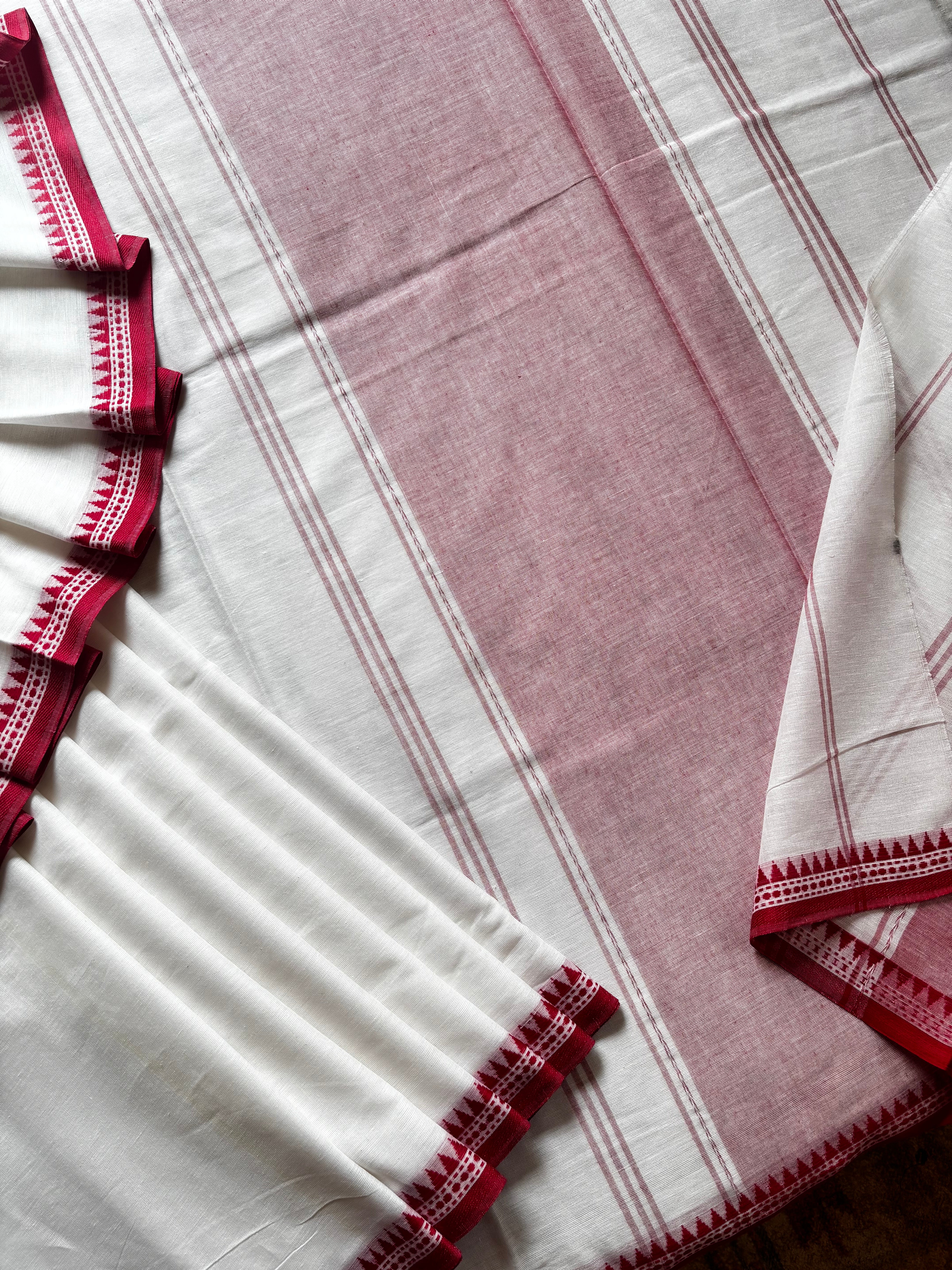 Handwoven White Red Pure Cotton Saree