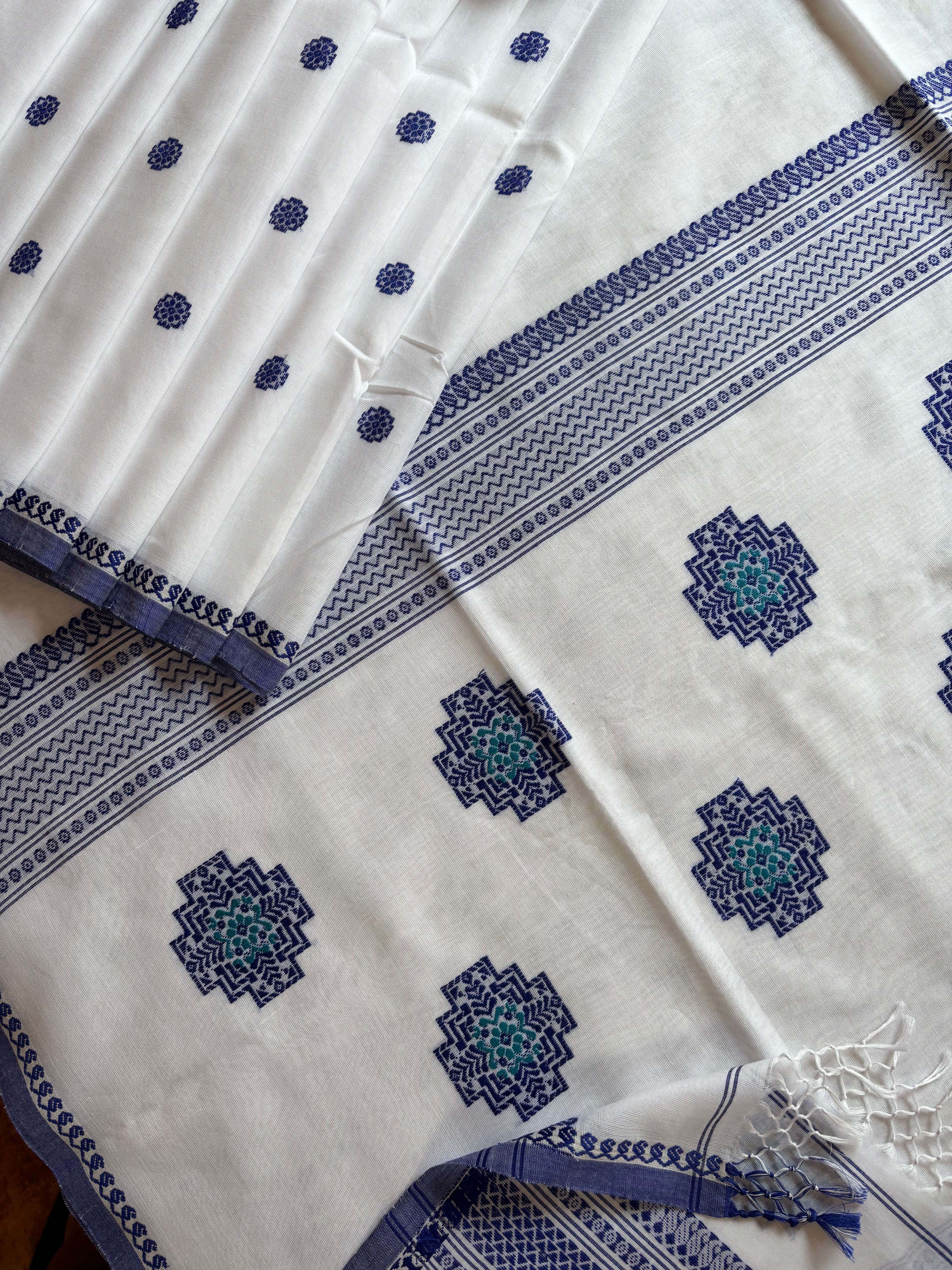 Handwoven White Blue Phulia Cotton Saree