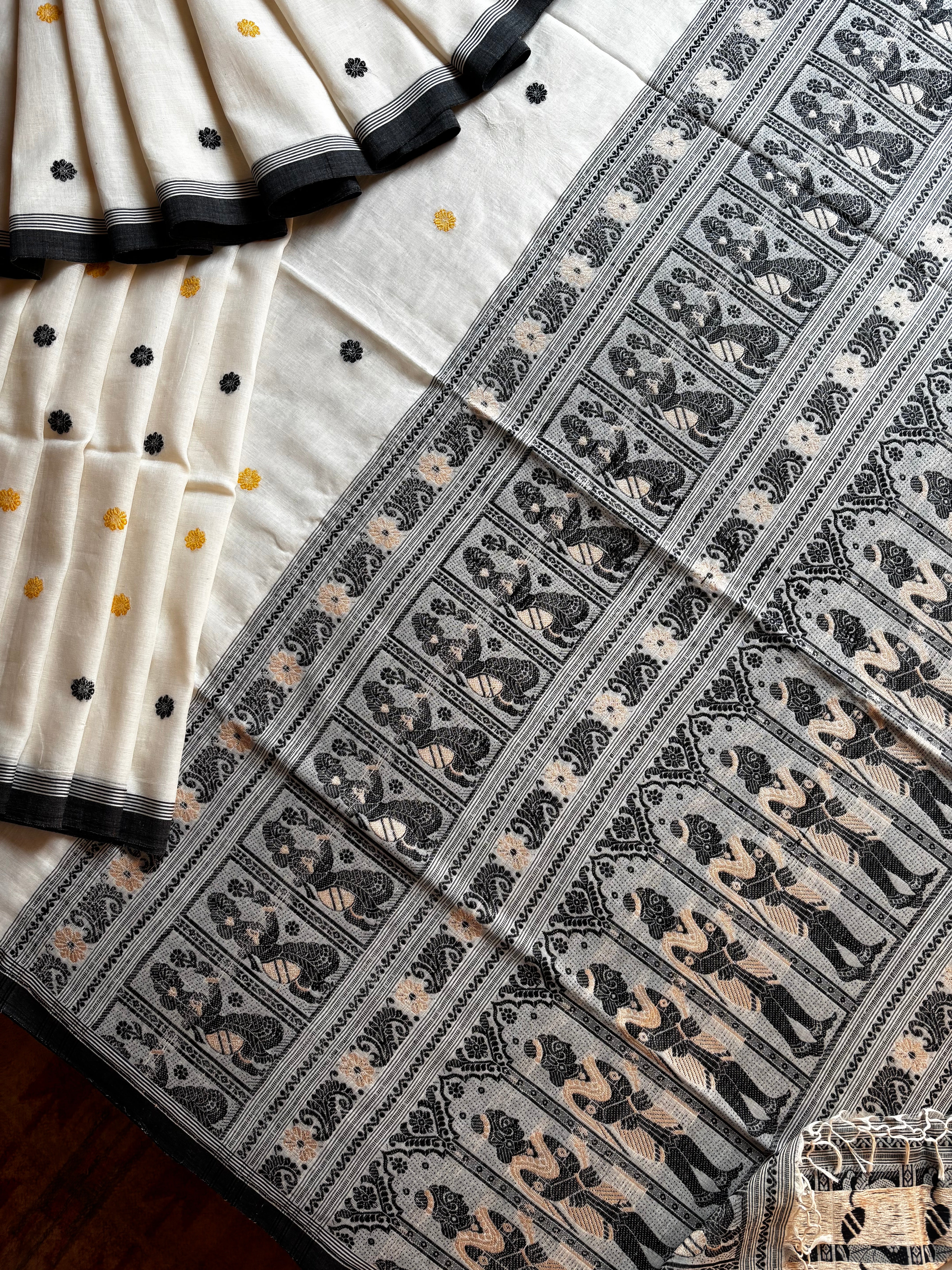 Handwoven Offwhite Colour Cotton Baluchari Saree