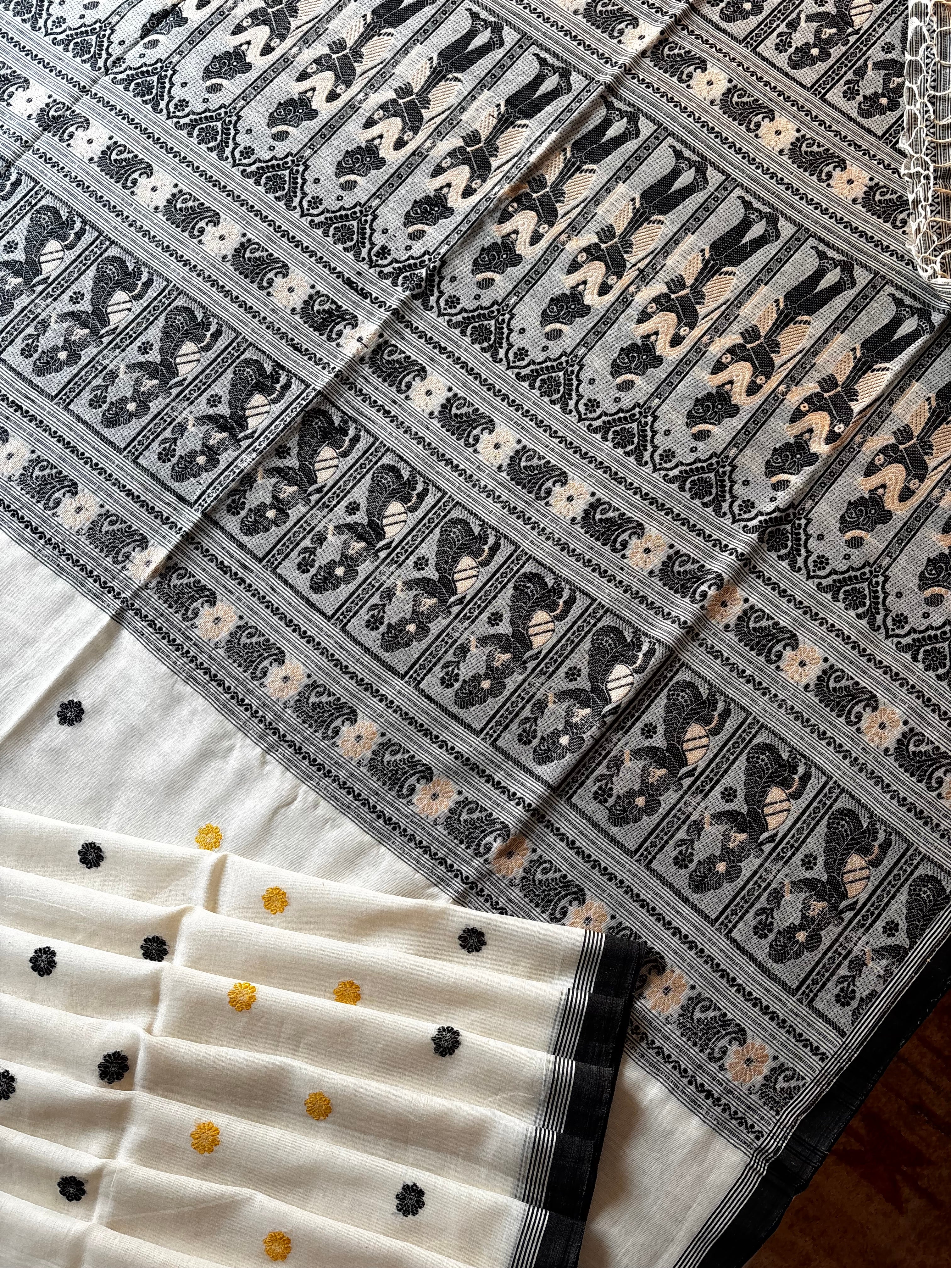 Handwoven Offwhite Colour Cotton Baluchari Saree