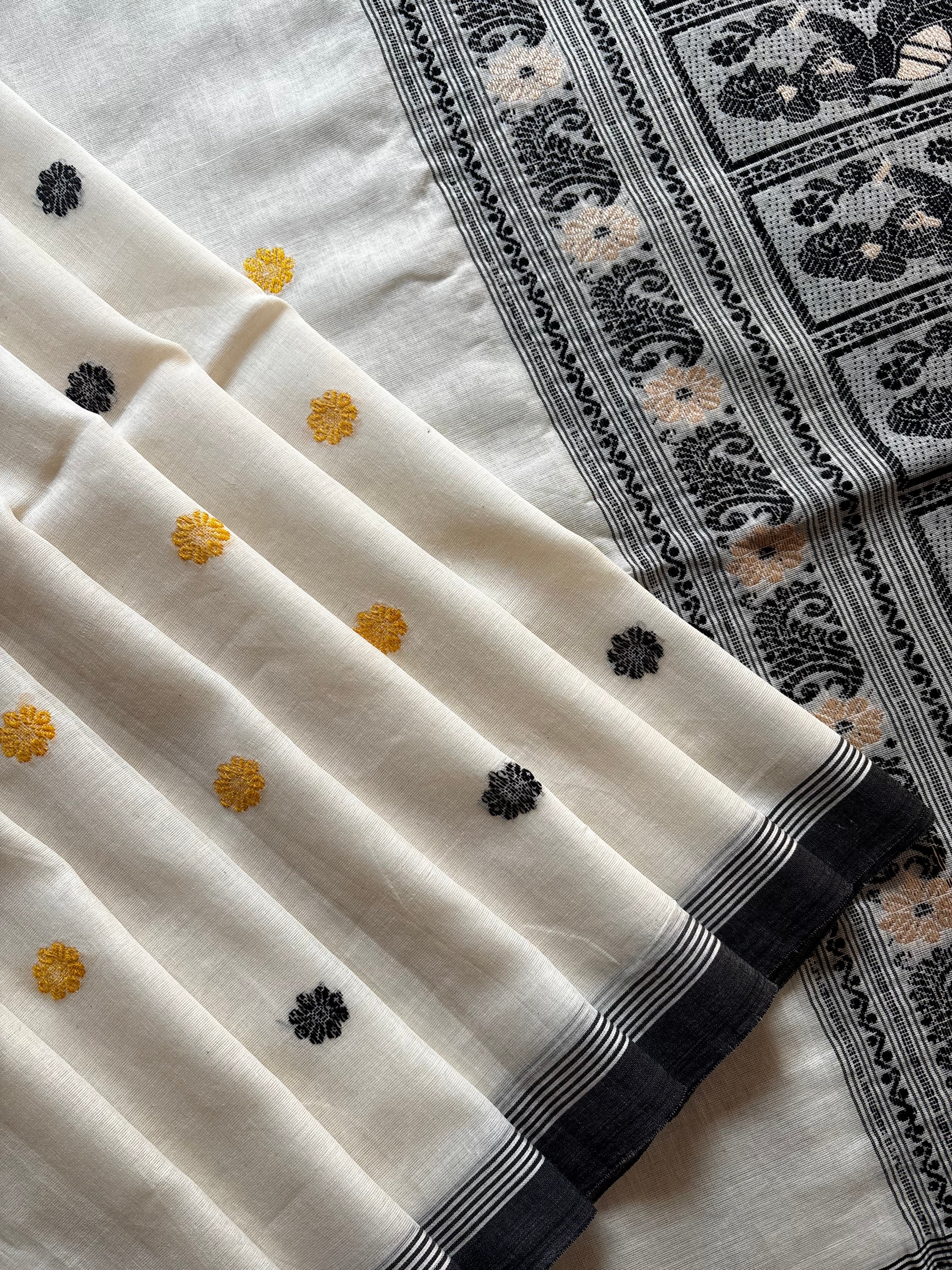 Handwoven Offwhite Colour Cotton Baluchari Saree