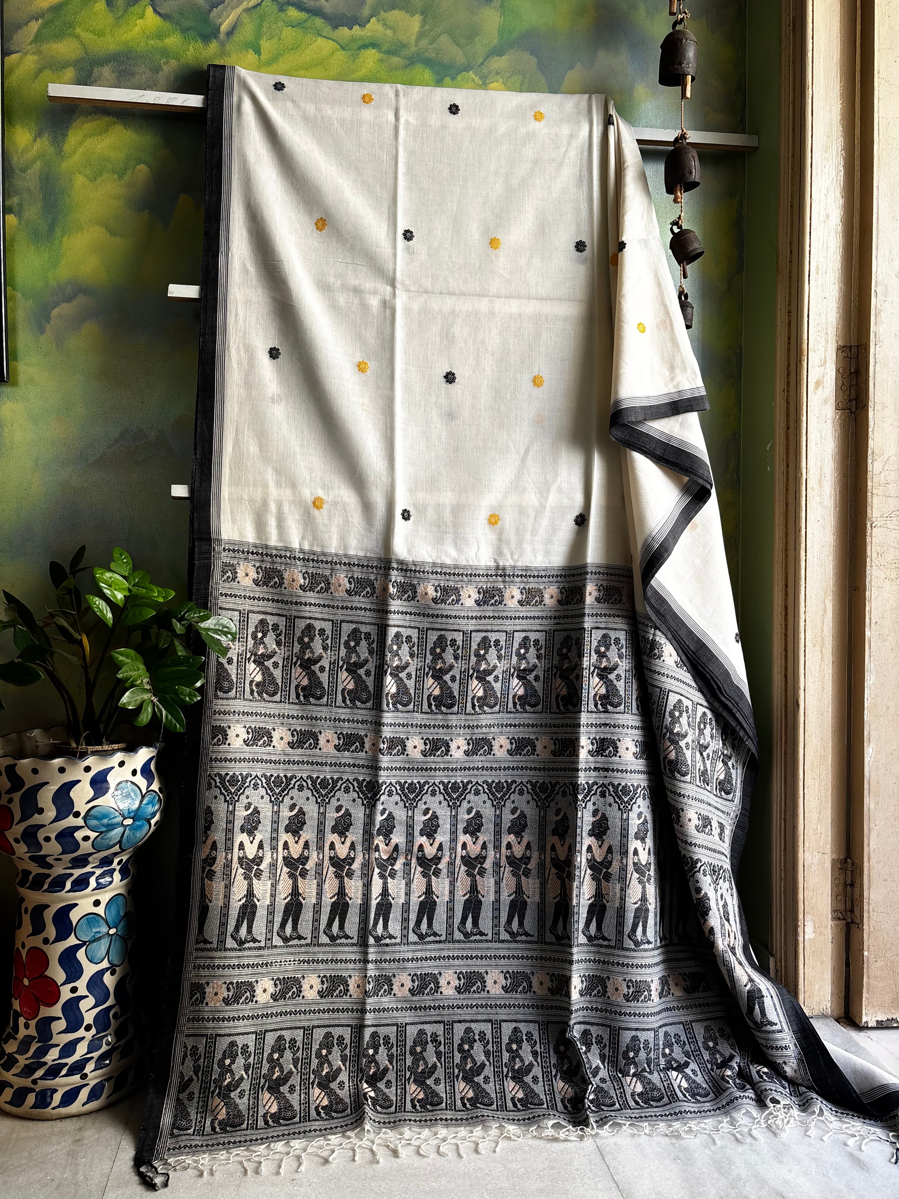 Handwoven Offwhite Colour Cotton Baluchari Saree
