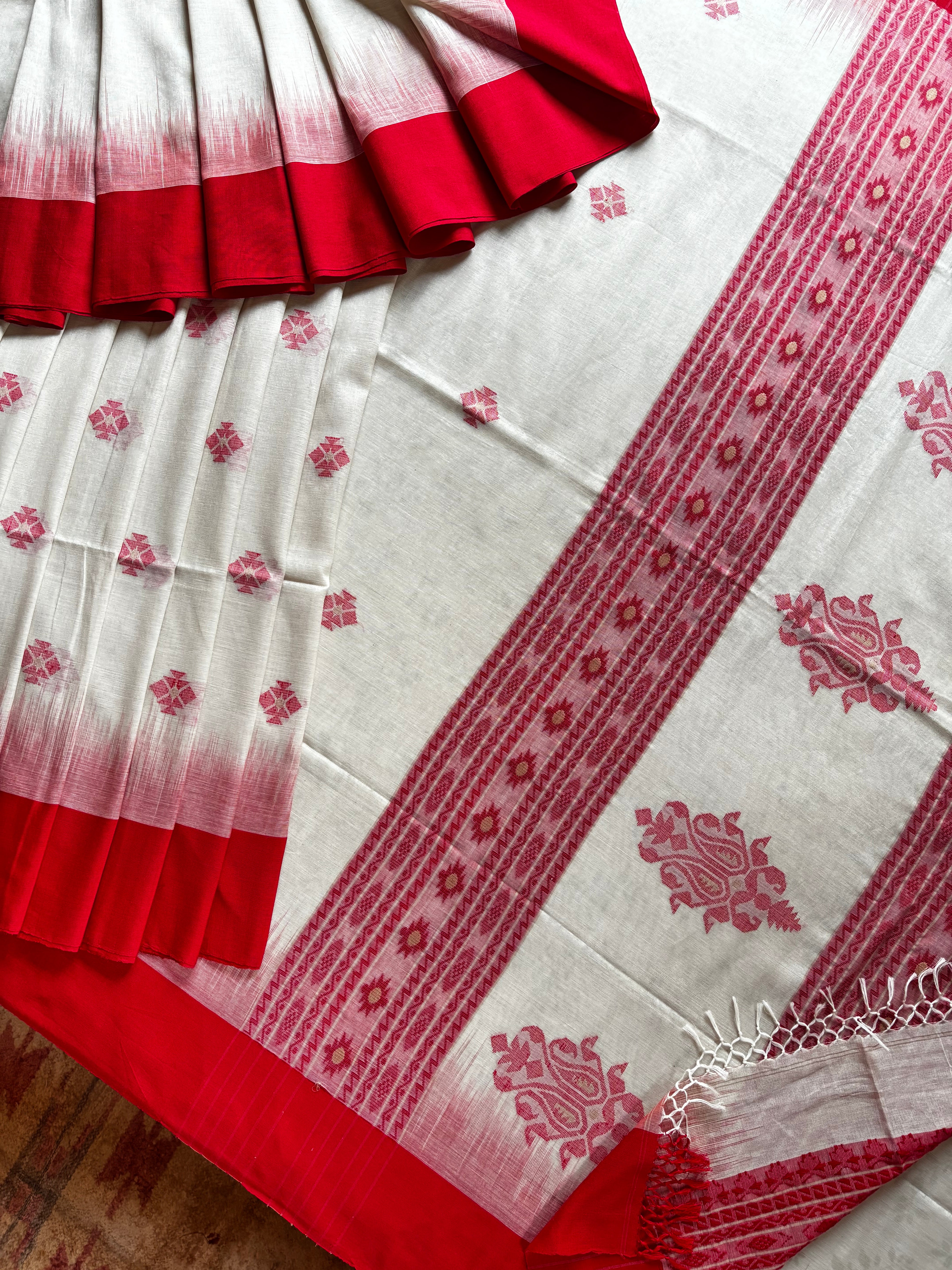 Handwoven Gangajal with Red Colour Phulia Cotton Saree