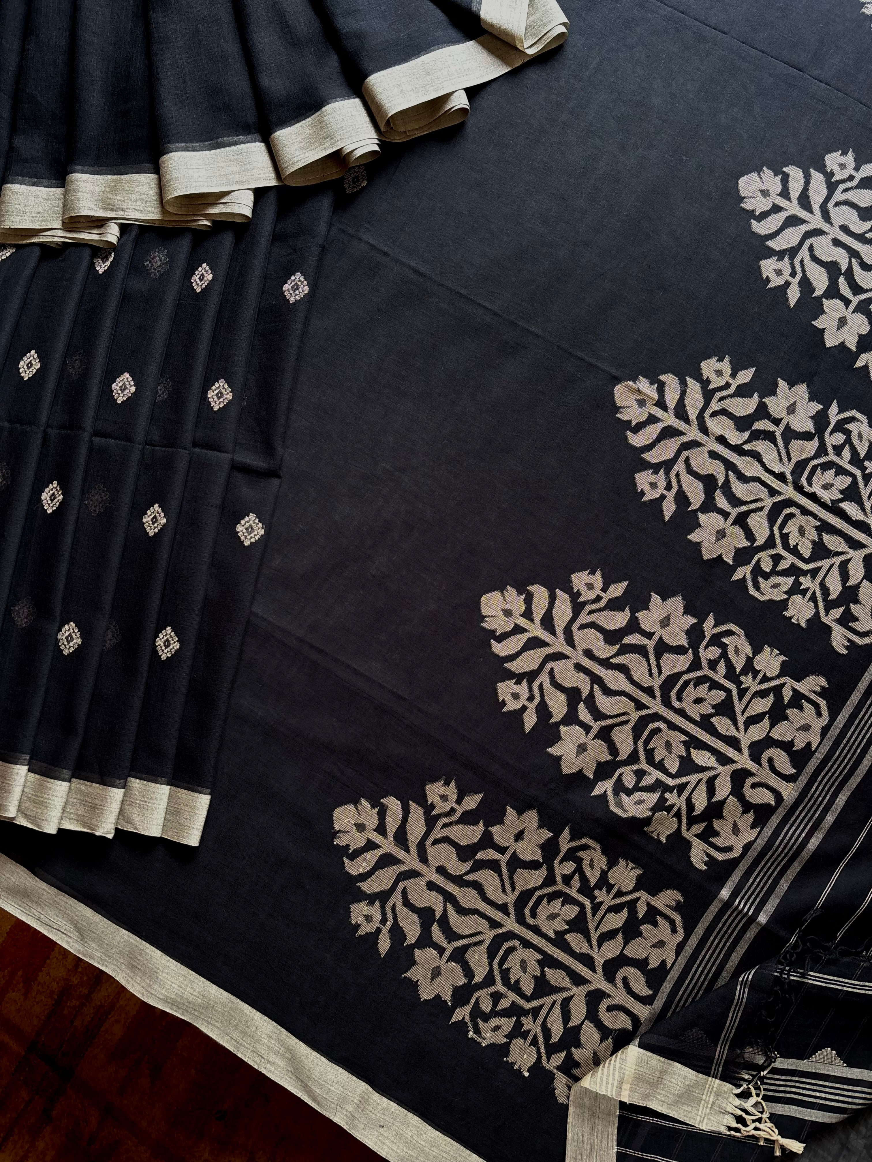 Handwoven Black White Cotton Jamdani Saree