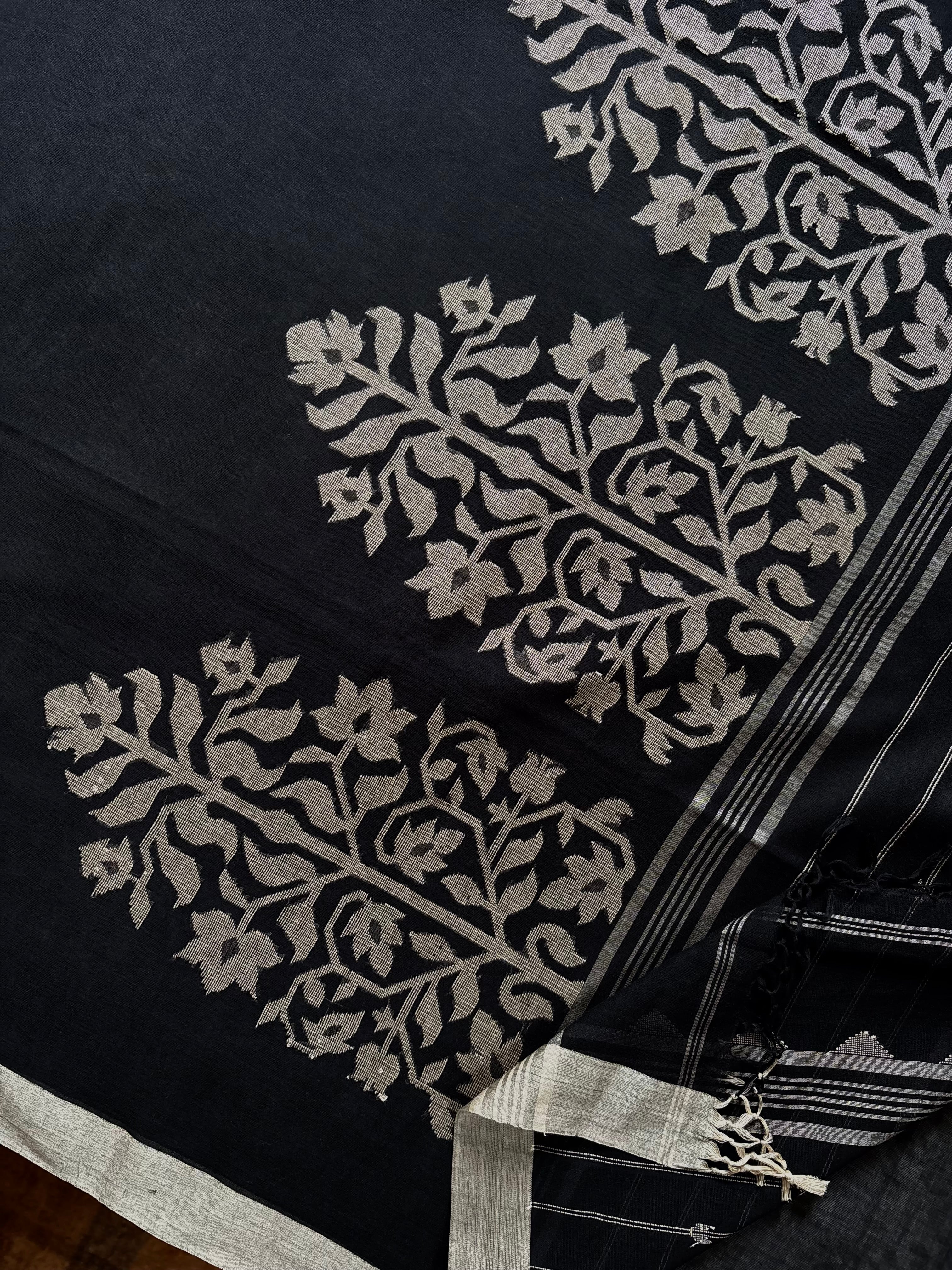 Handwoven Black White Cotton Jamdani Saree