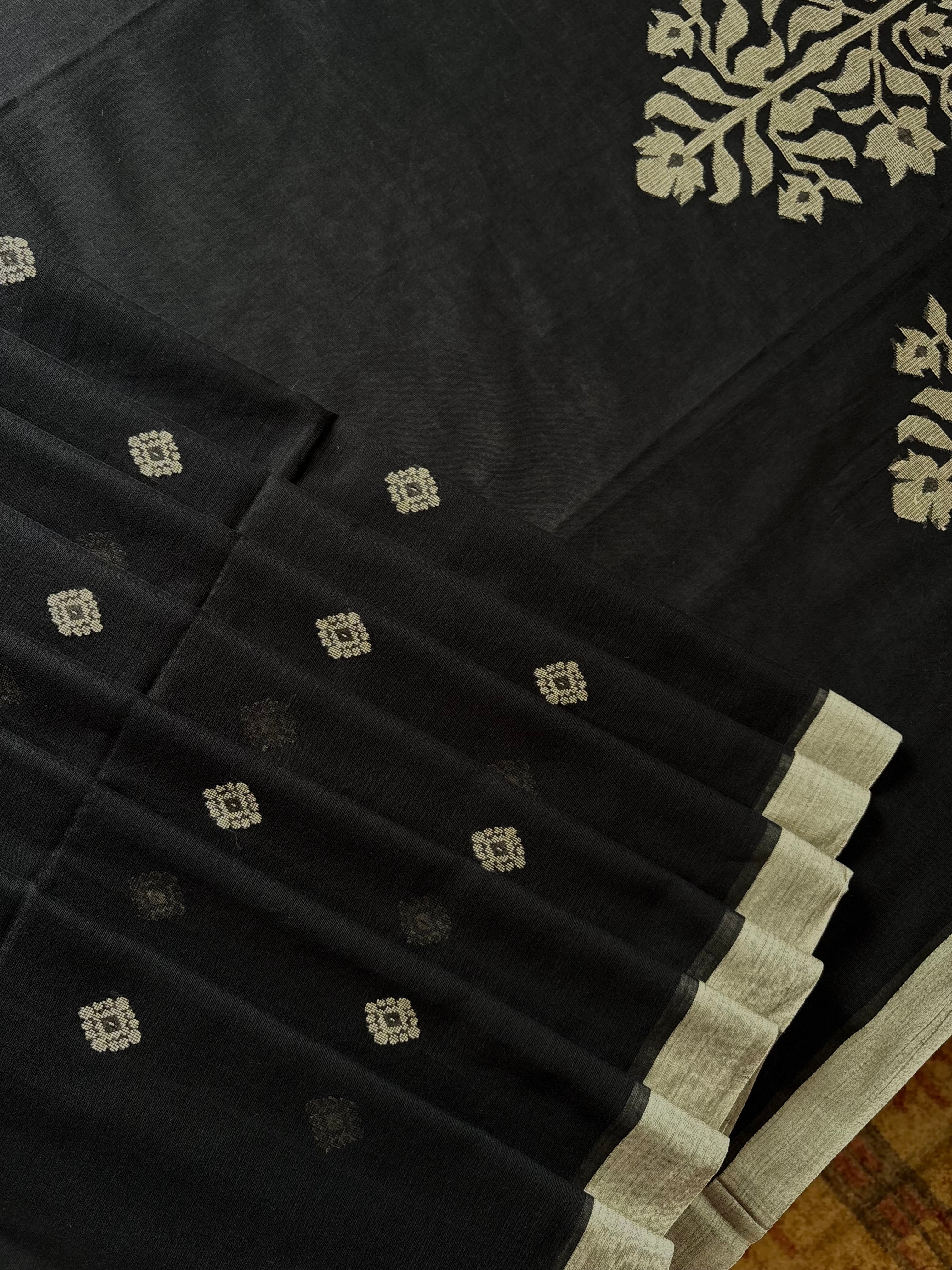 Handwoven Black White Cotton Jamdani Saree