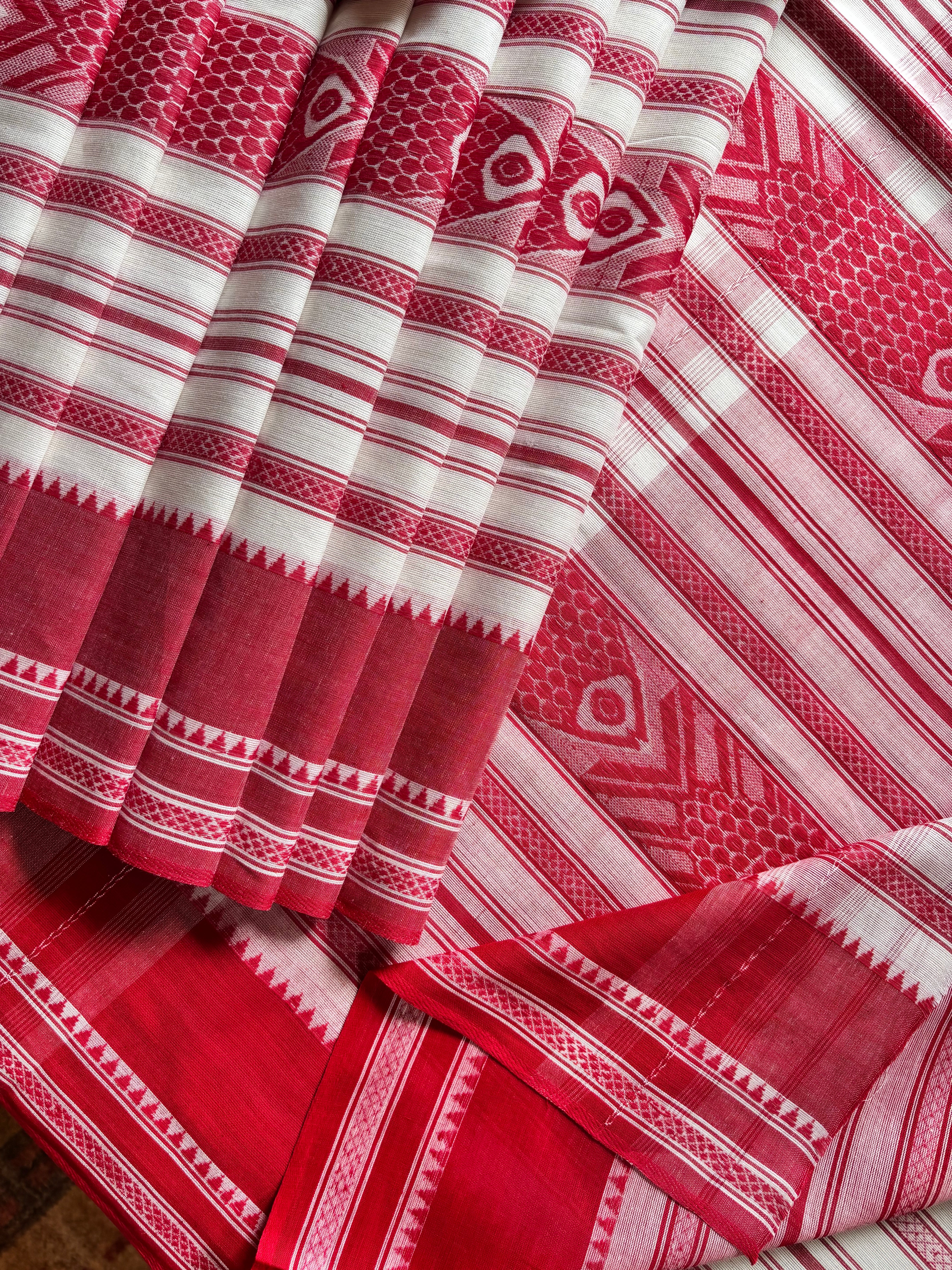White Red Fish Motifs Dhonekhali Saree