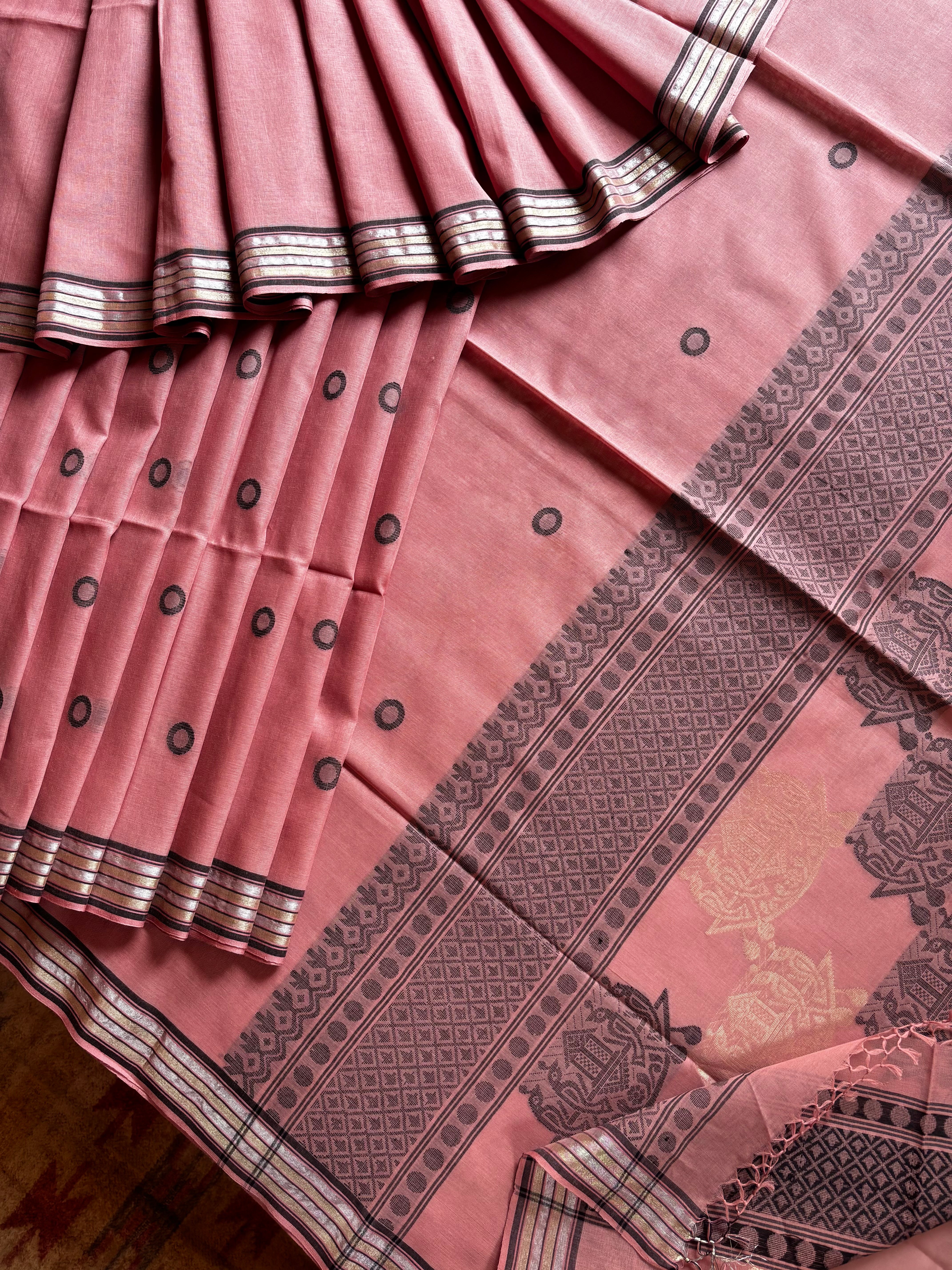 Handwoven Pinkish Peach Cotton Jamdani Saree
