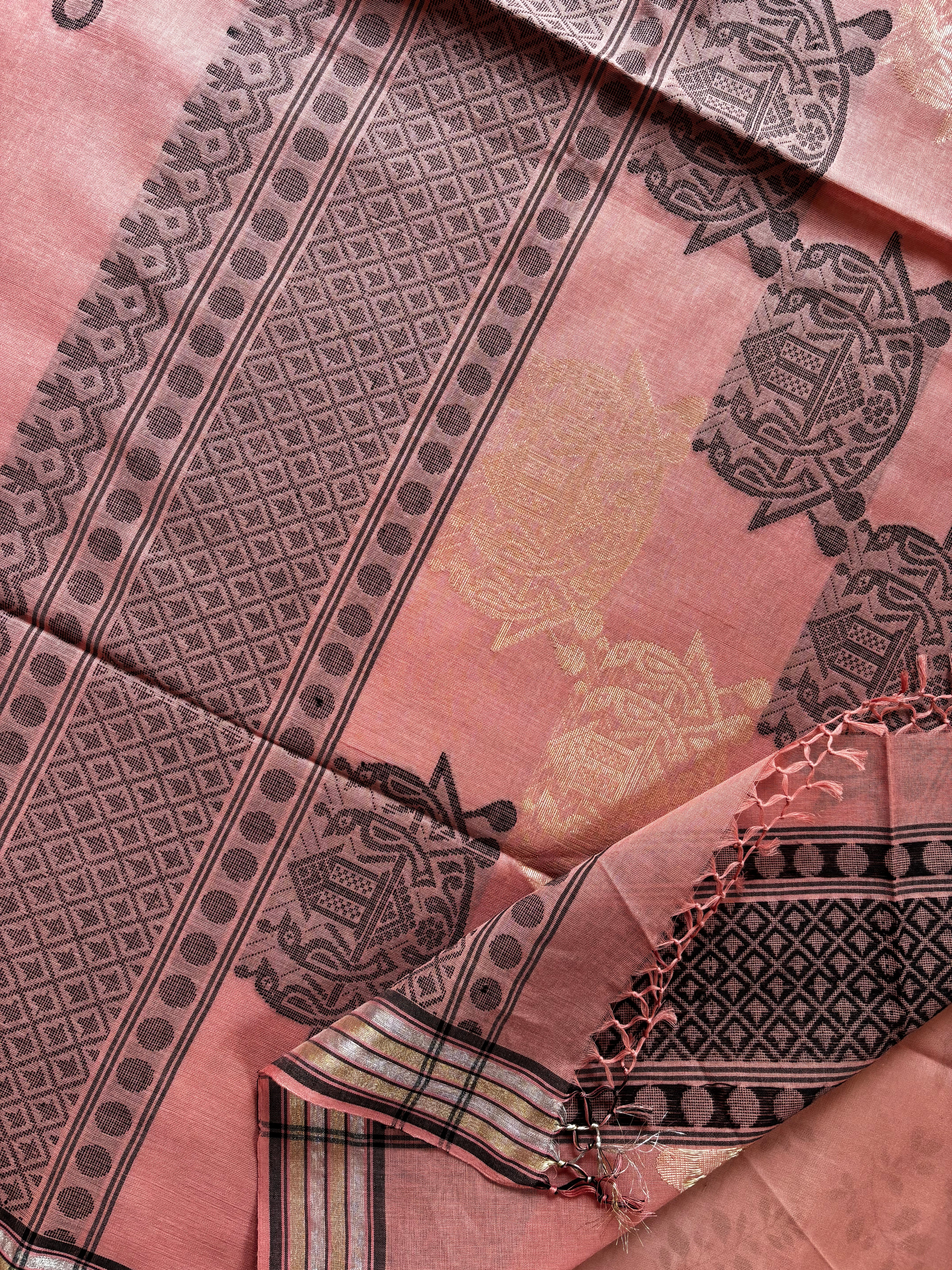 Handwoven Pinkish Peach Cotton Jamdani Saree