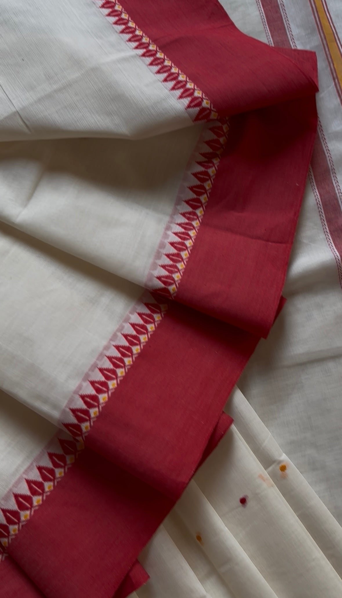 Handwoven White Red Begampuri Cotton Saree