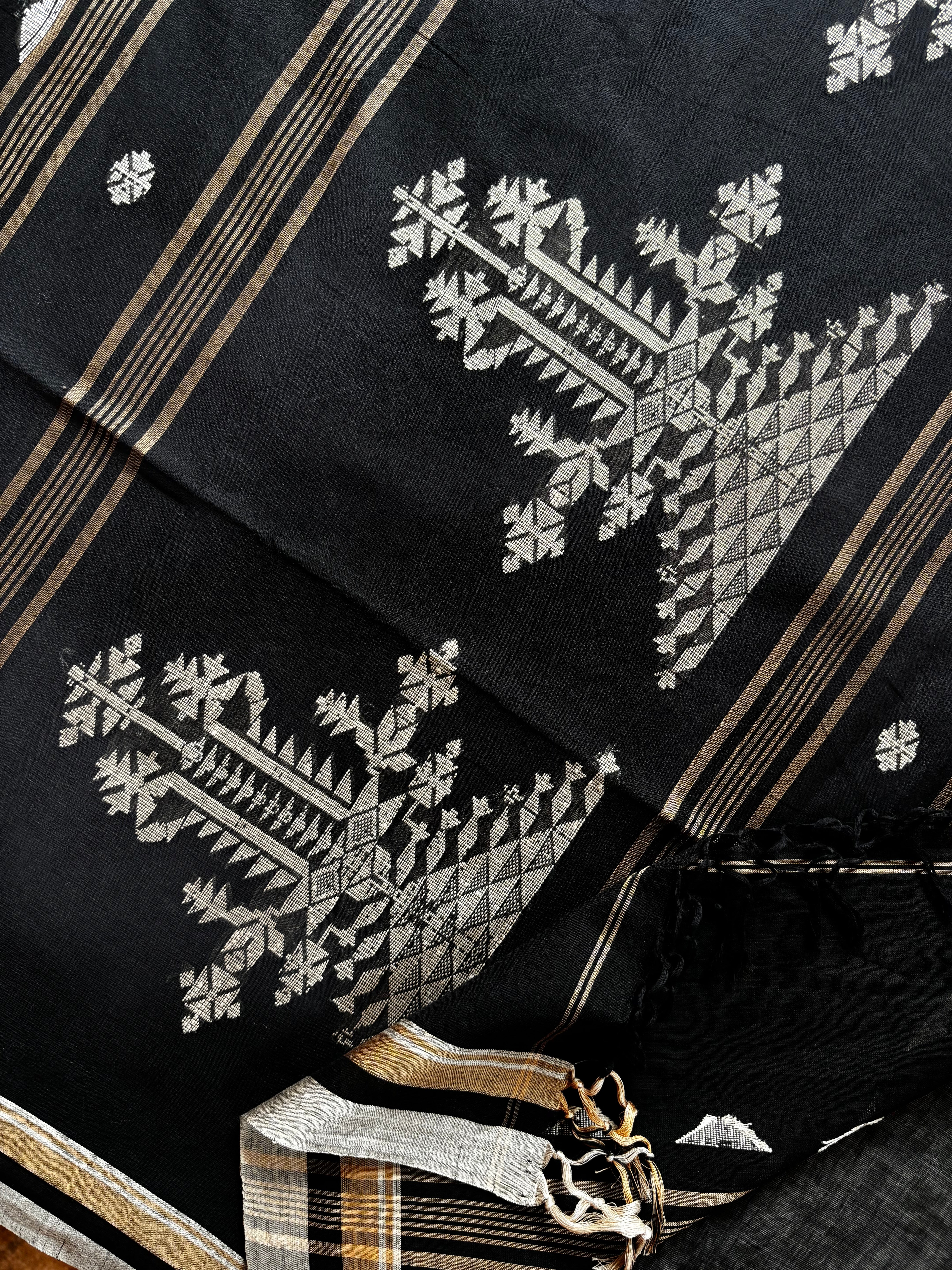 Handwoven Black Cotton Jamdani Saree