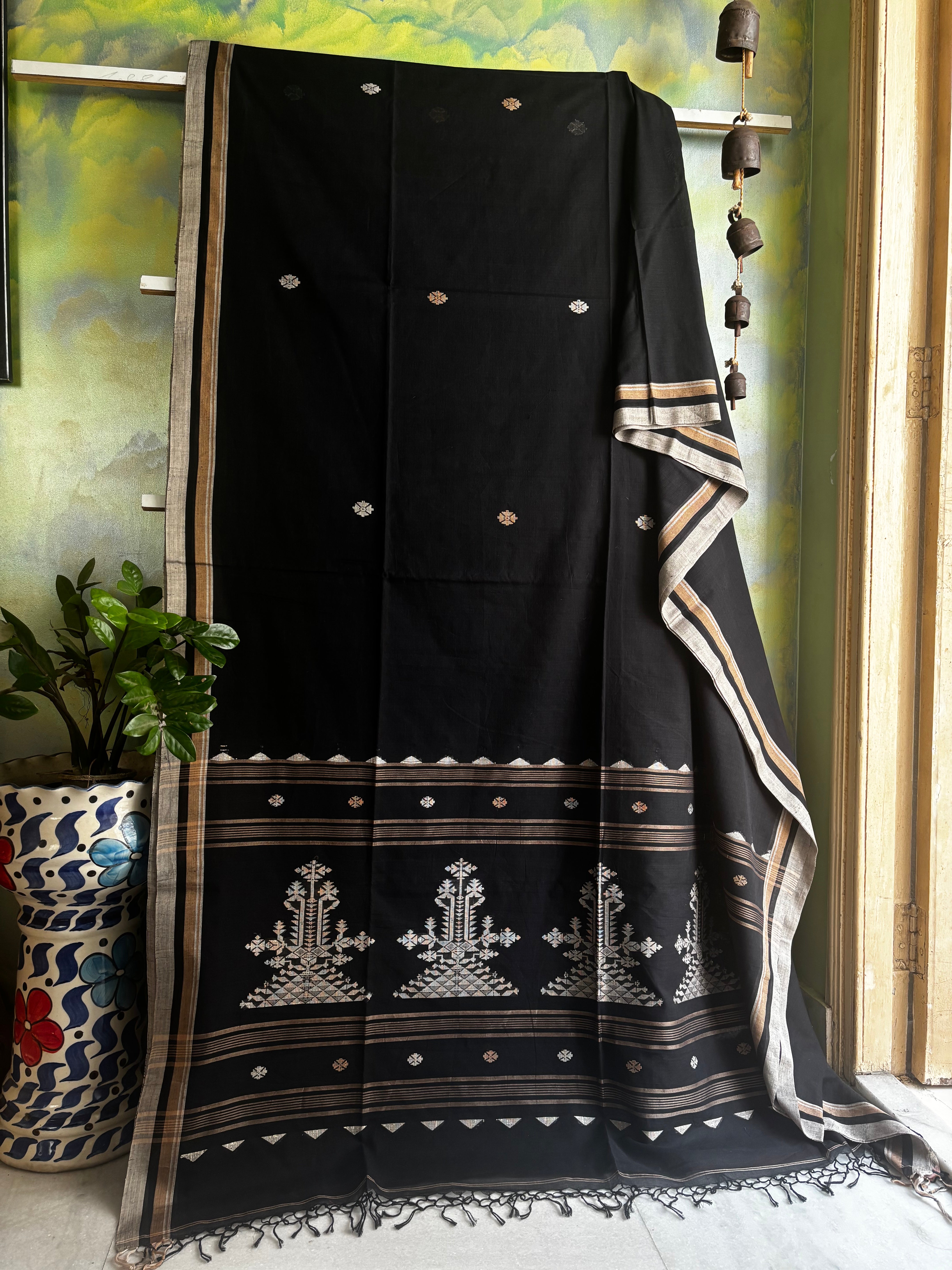 Handwoven Black Cotton Jamdani Saree