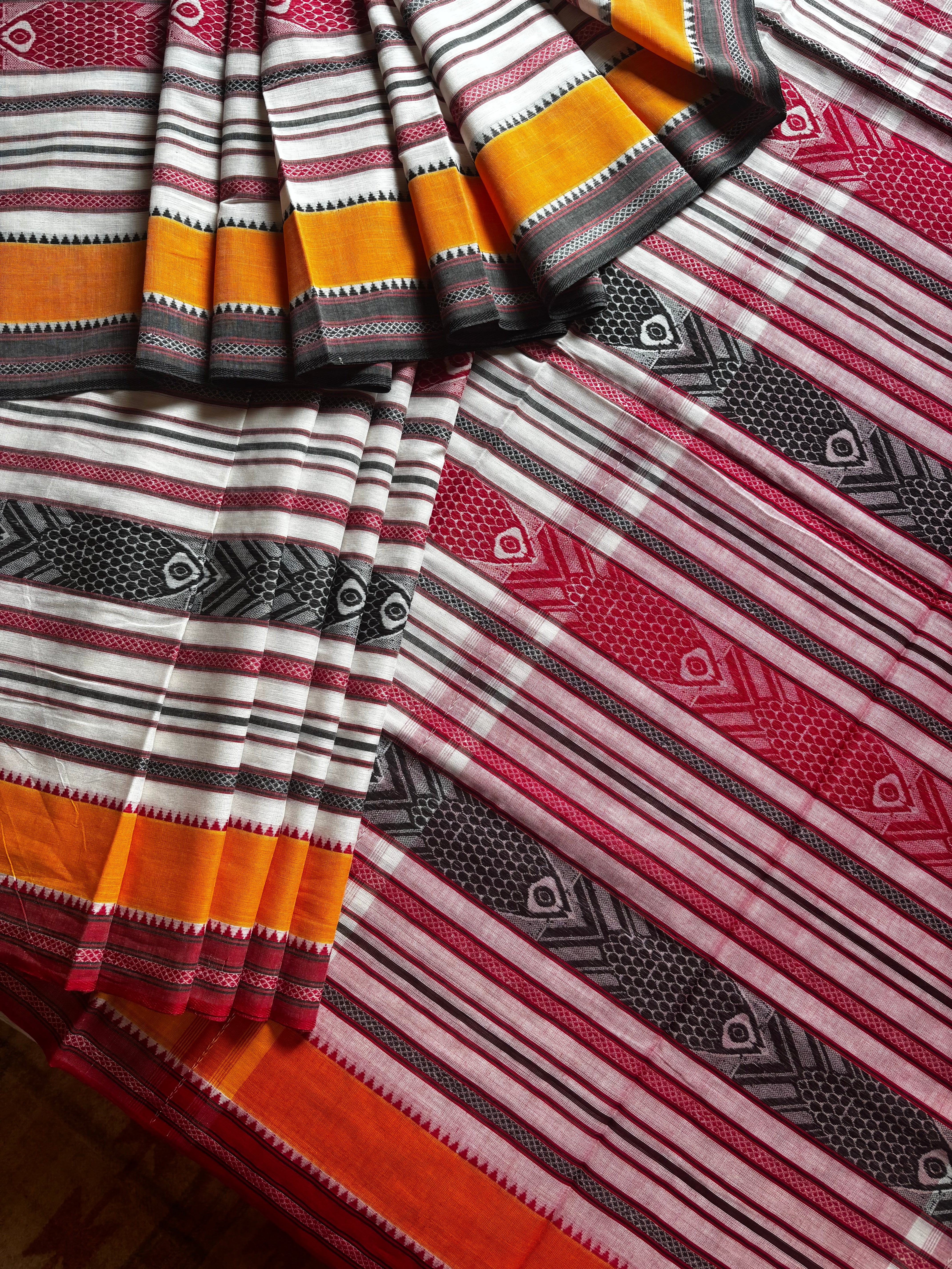 Handwoven White Pure Cotton Dhonekhali Saree