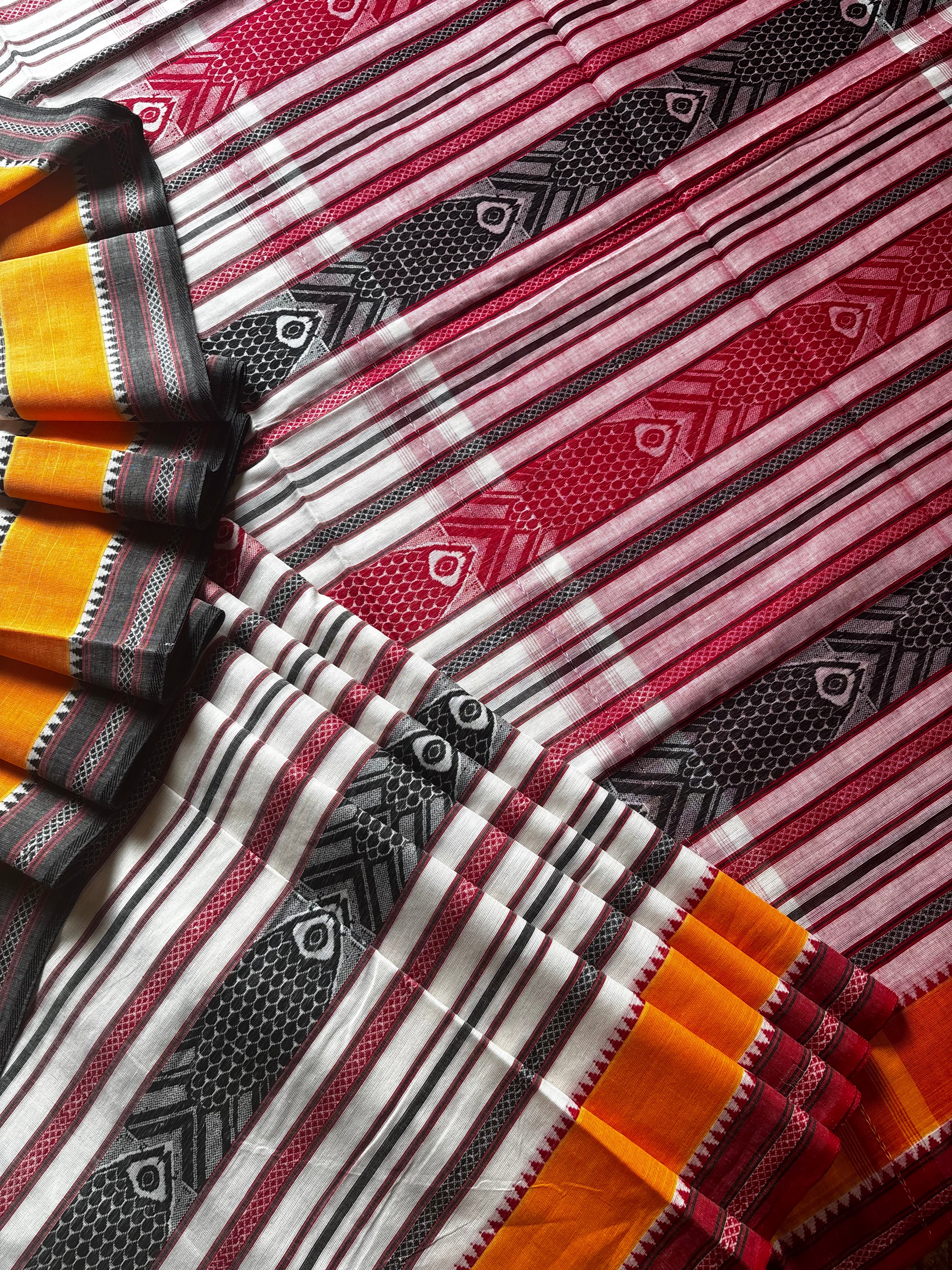 Handwoven White Pure Cotton Dhonekhali Saree