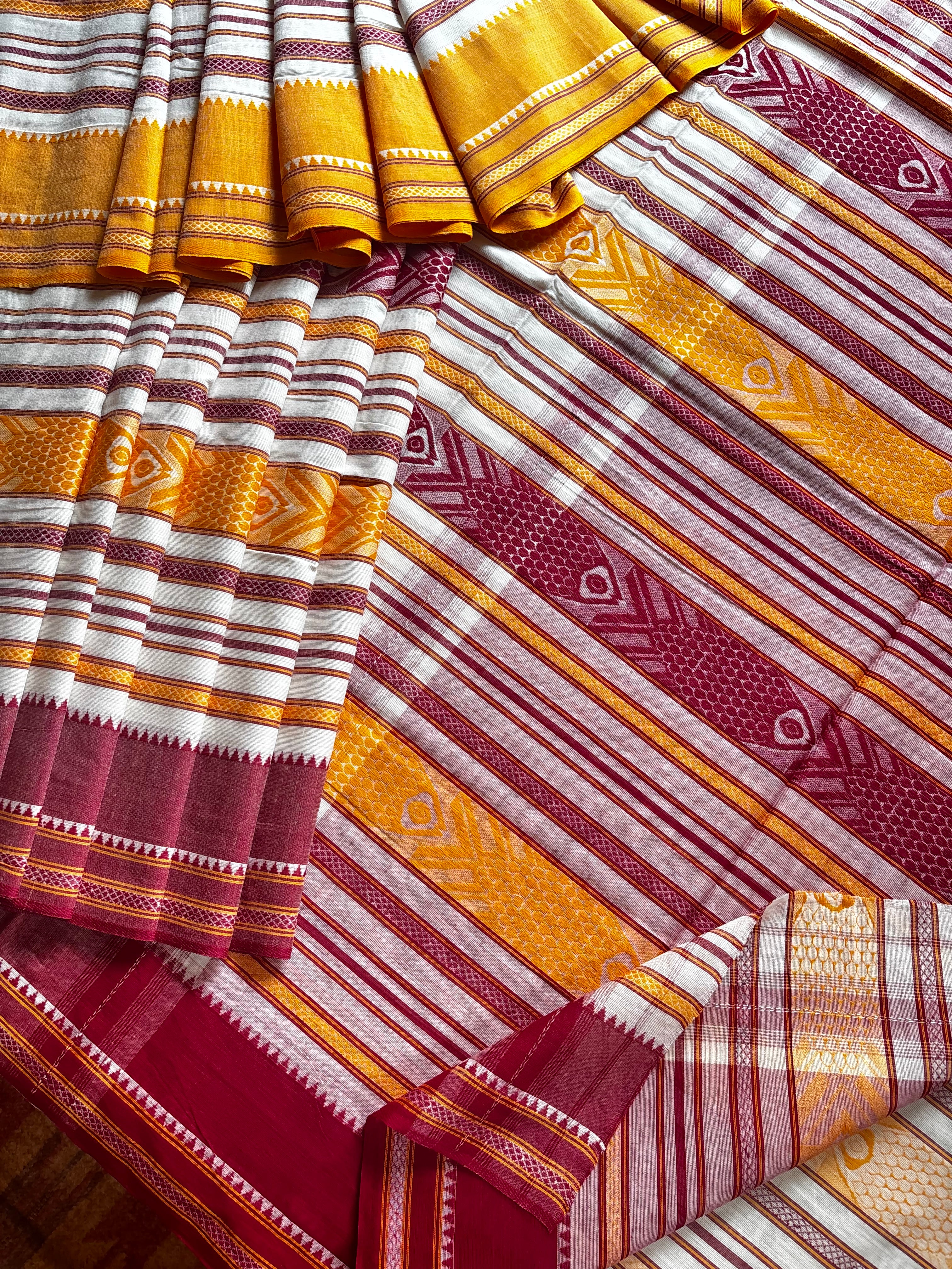 Handwoven White Colour Cotton Dhonekhali Saree