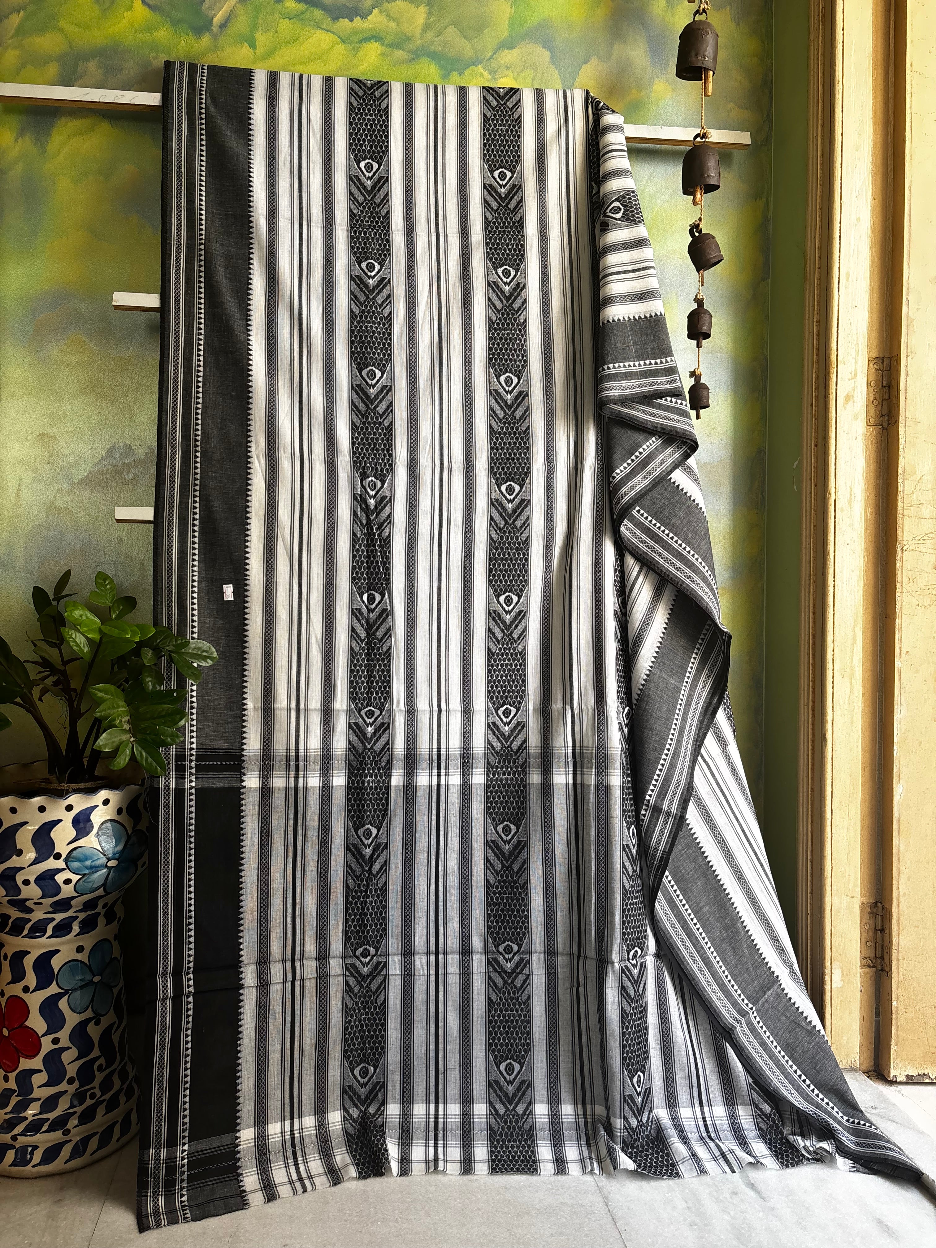 Handwoven White/Grey Pure Cotton Dhonekhali Saree