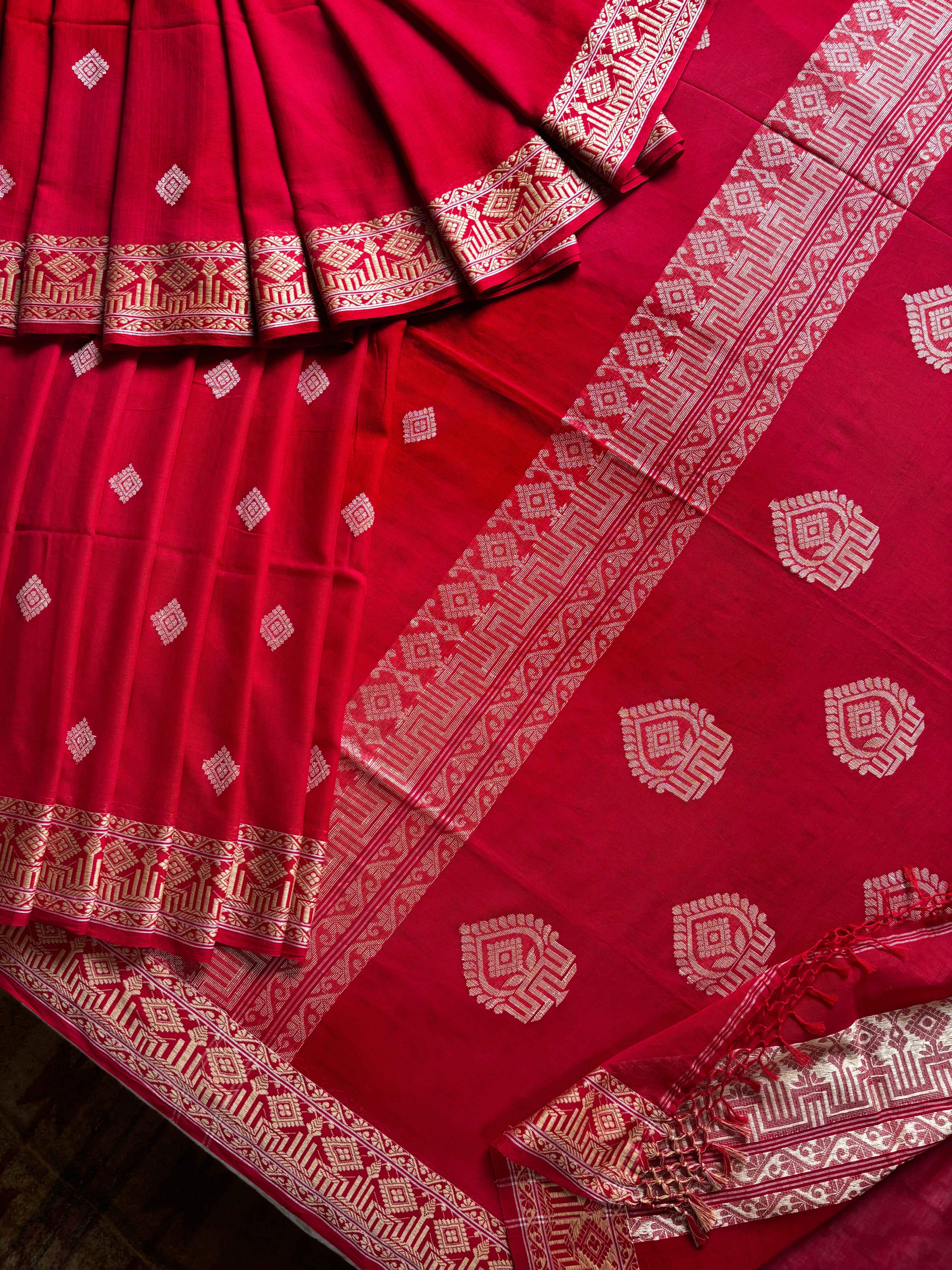 Handwoven Red Colour Phulia Cotton Saree