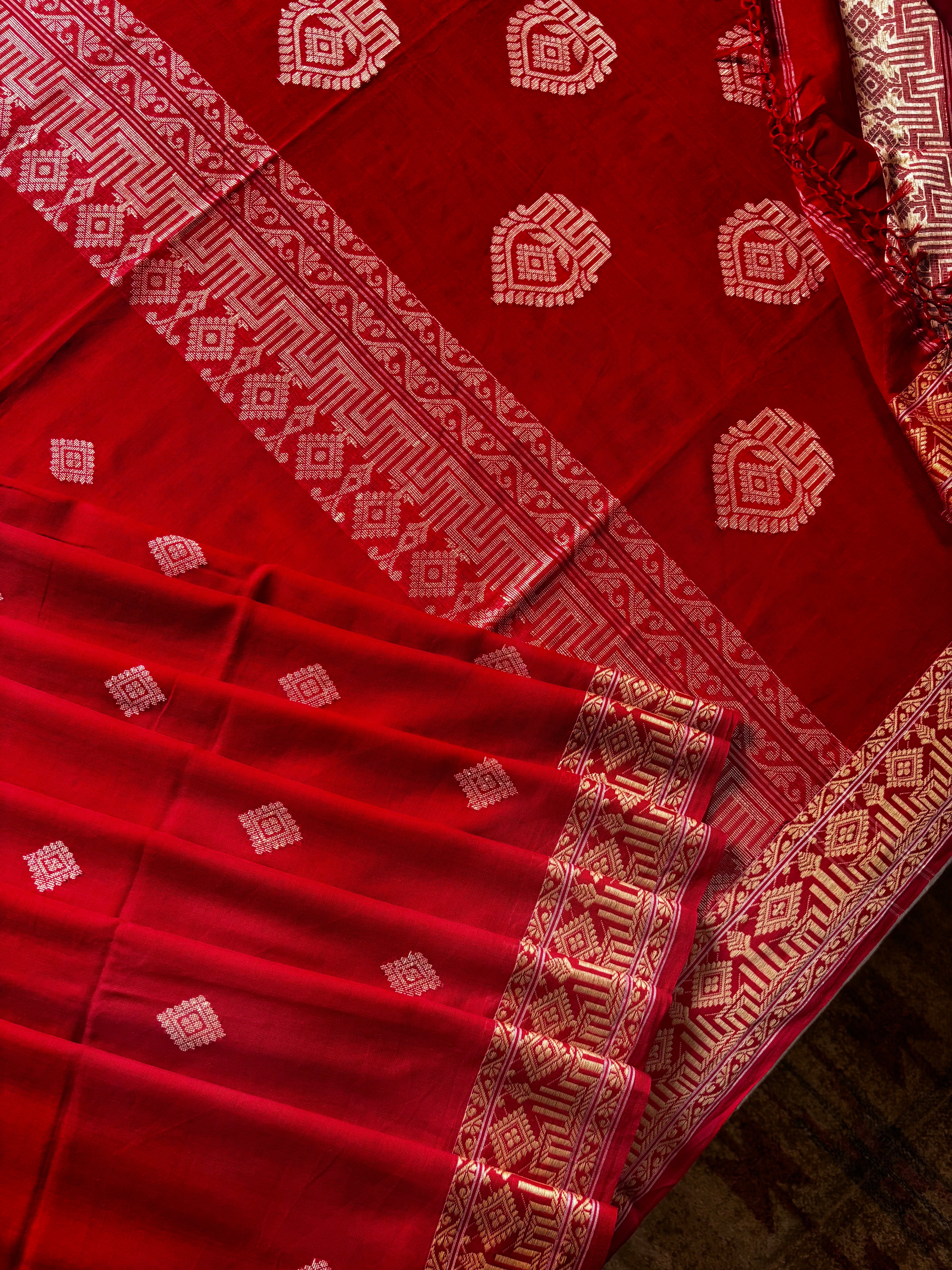 Handwoven Red Colour Phulia Cotton Saree