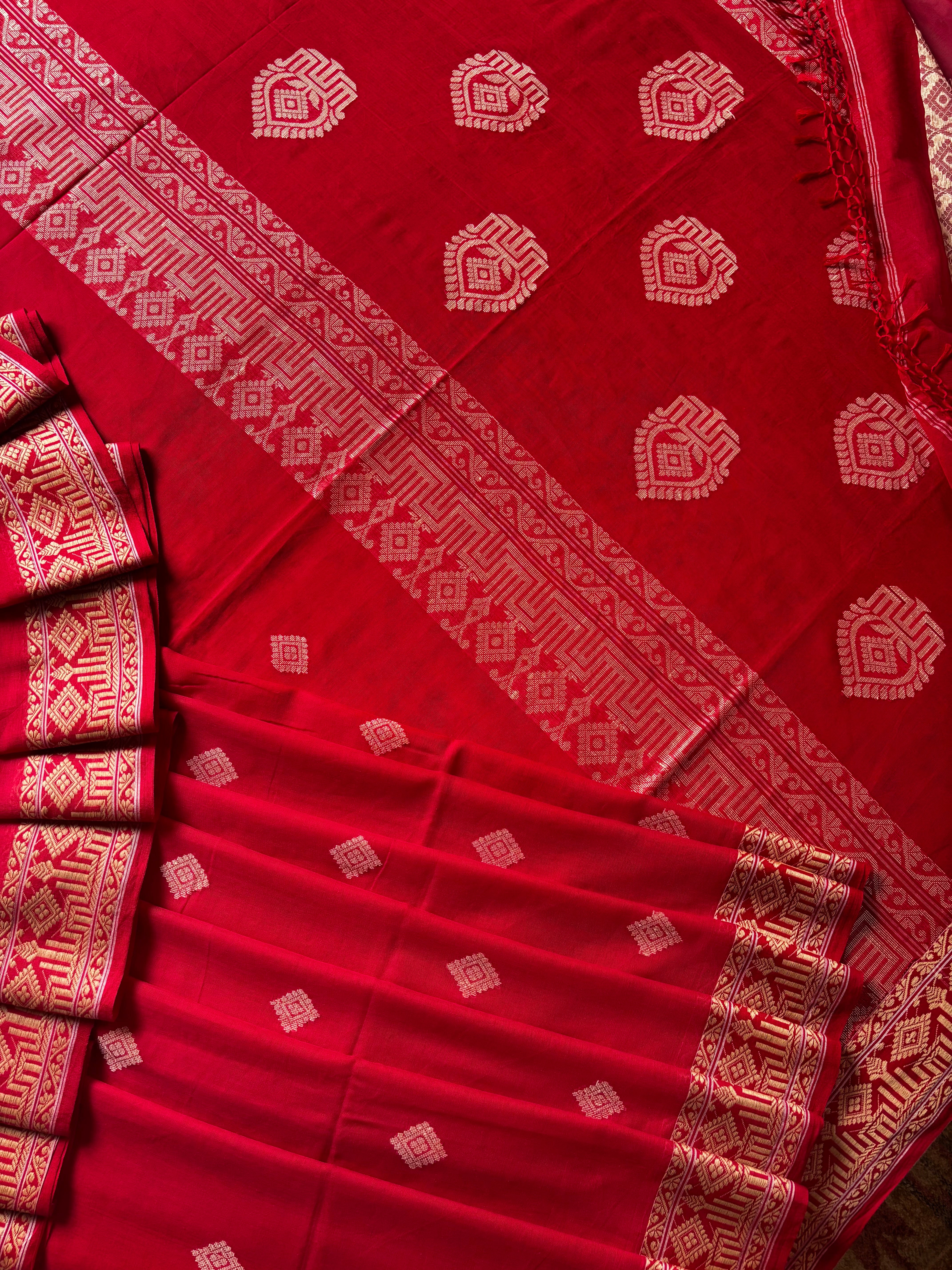 Handwoven Red Colour Phulia Cotton Saree