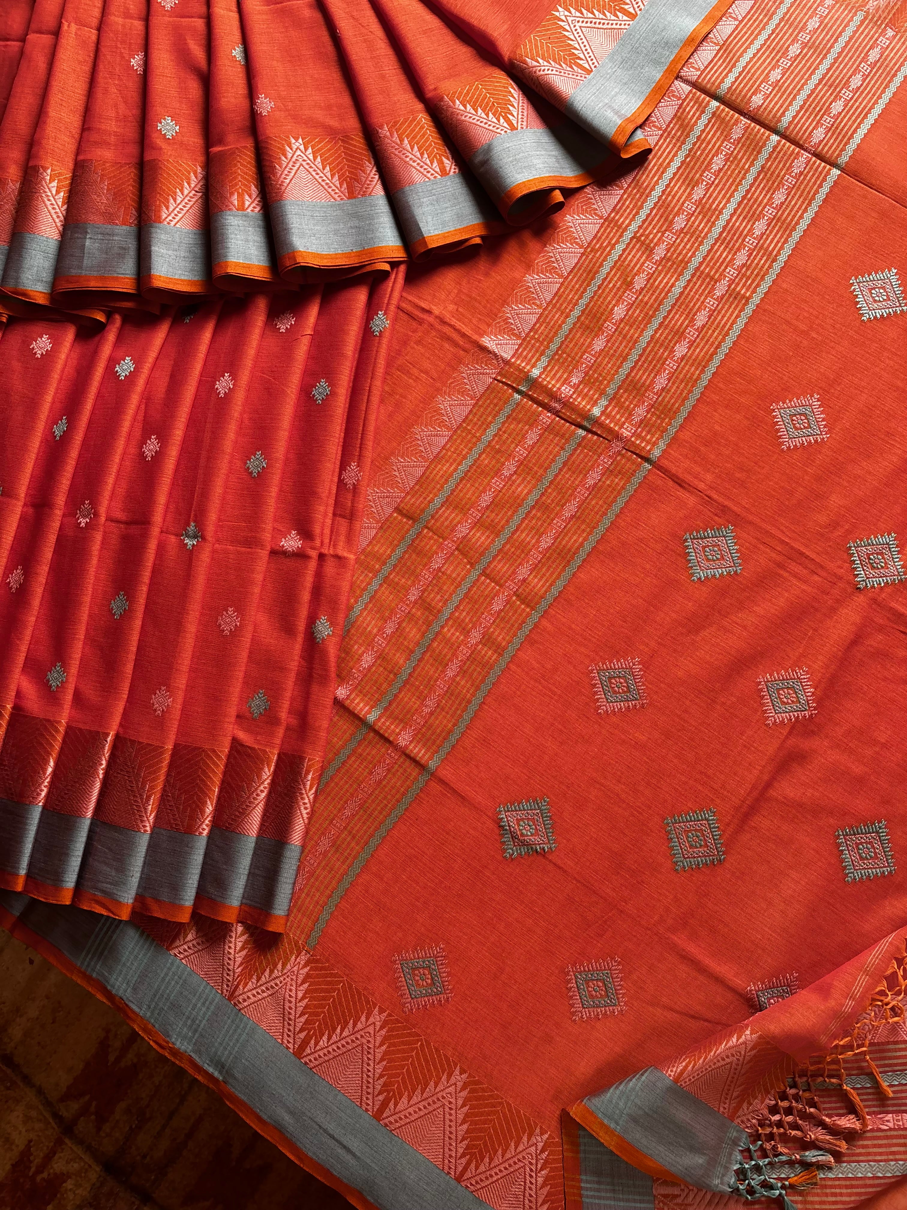 Handwoven Matte Orange Colour Phulia Cotton Saree