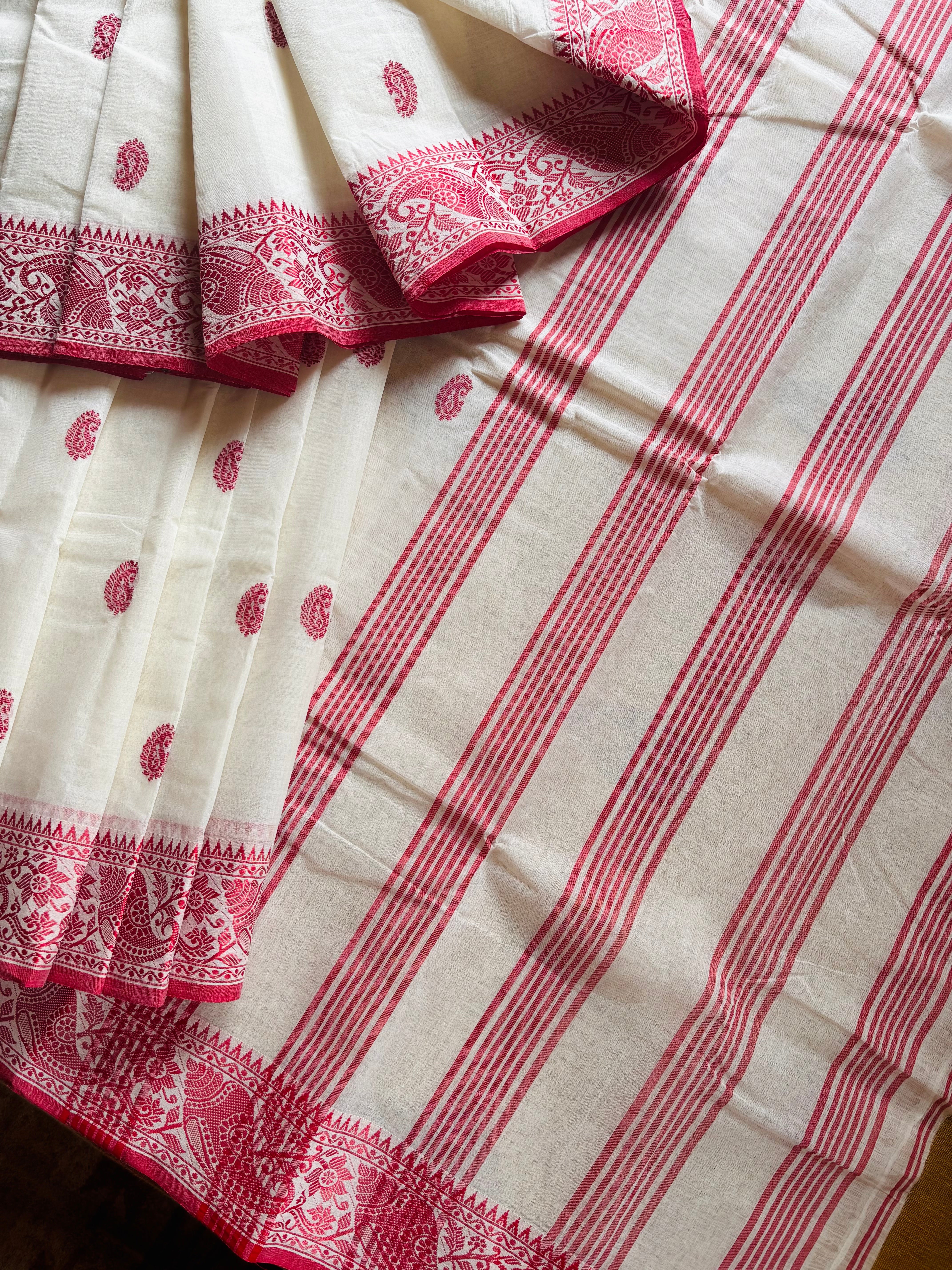 Handwoven White Red Phulia Tangail Saree