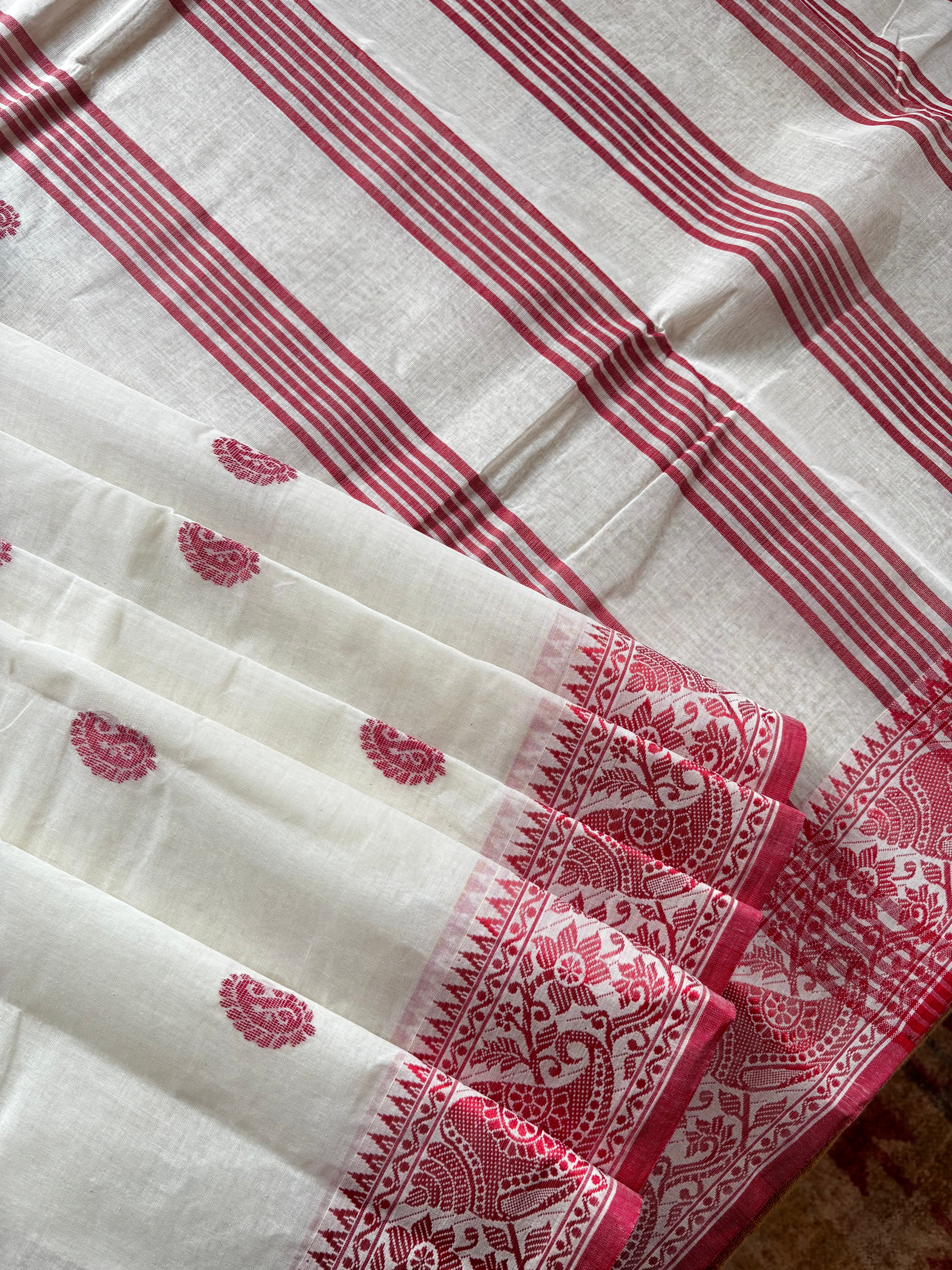 Handwoven White Red Phulia Tangail Saree