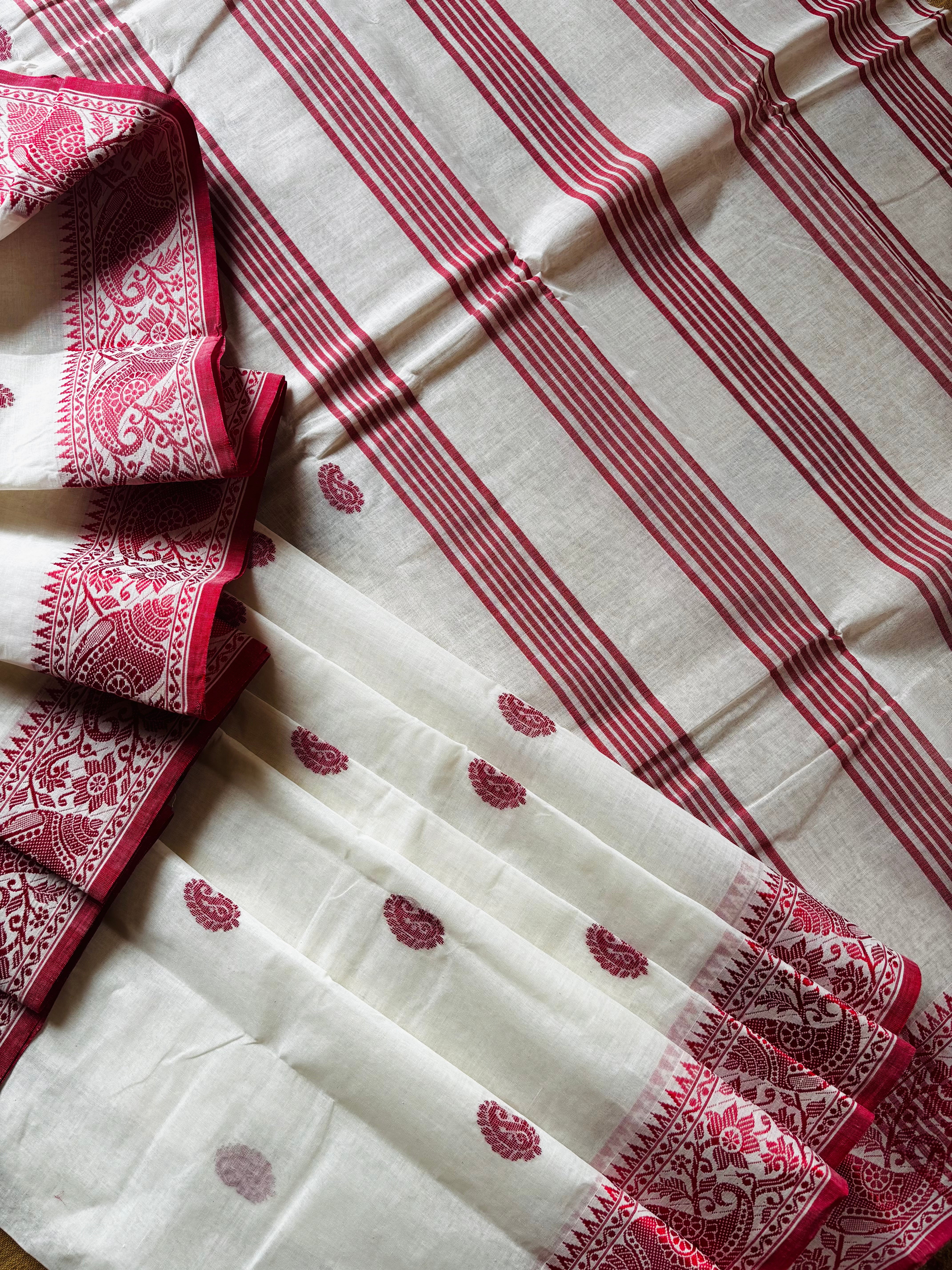 Handwoven White Red Phulia Tangail Saree