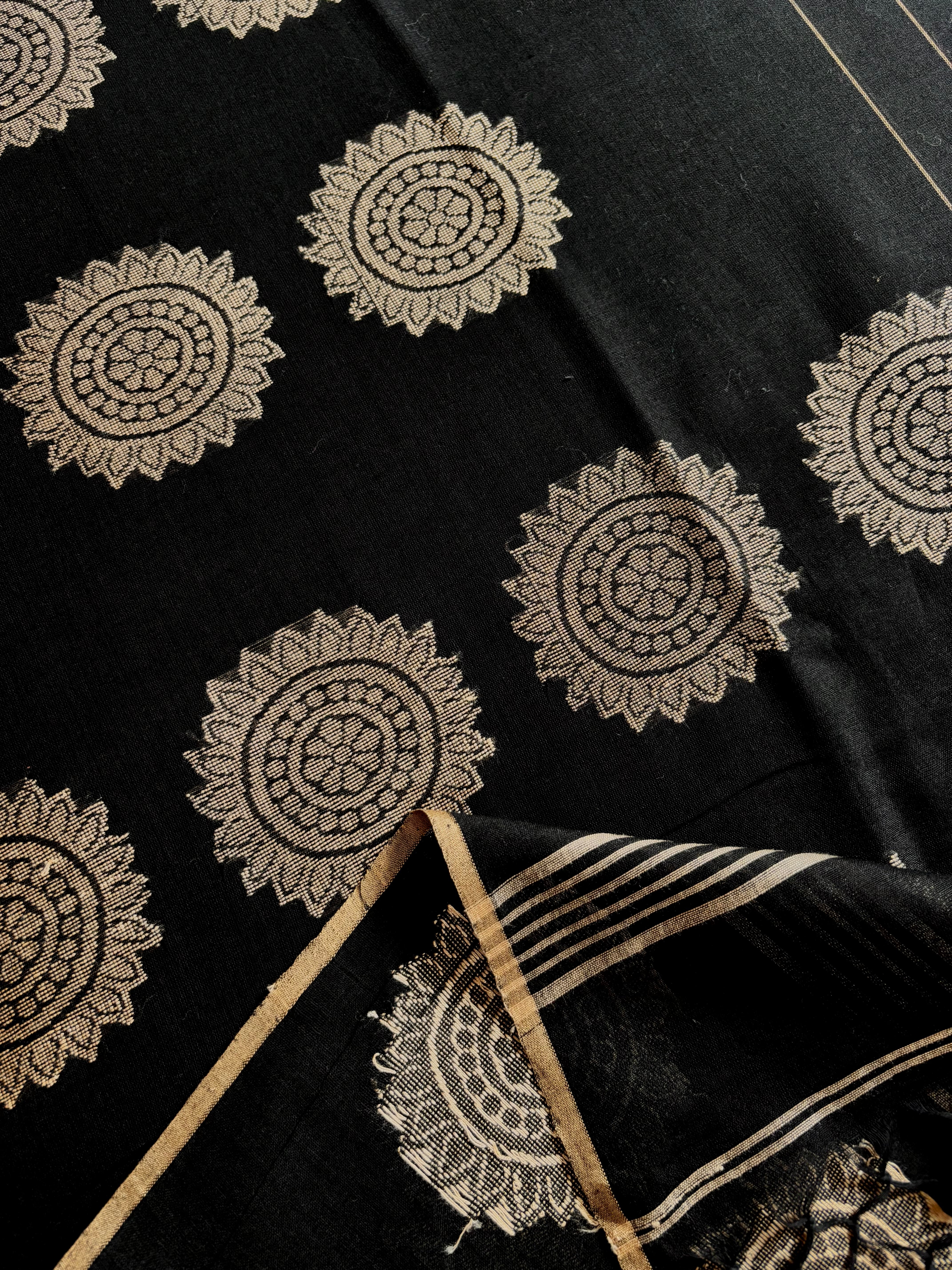 Handwoven Black Beige Cotton Jamdani Saree