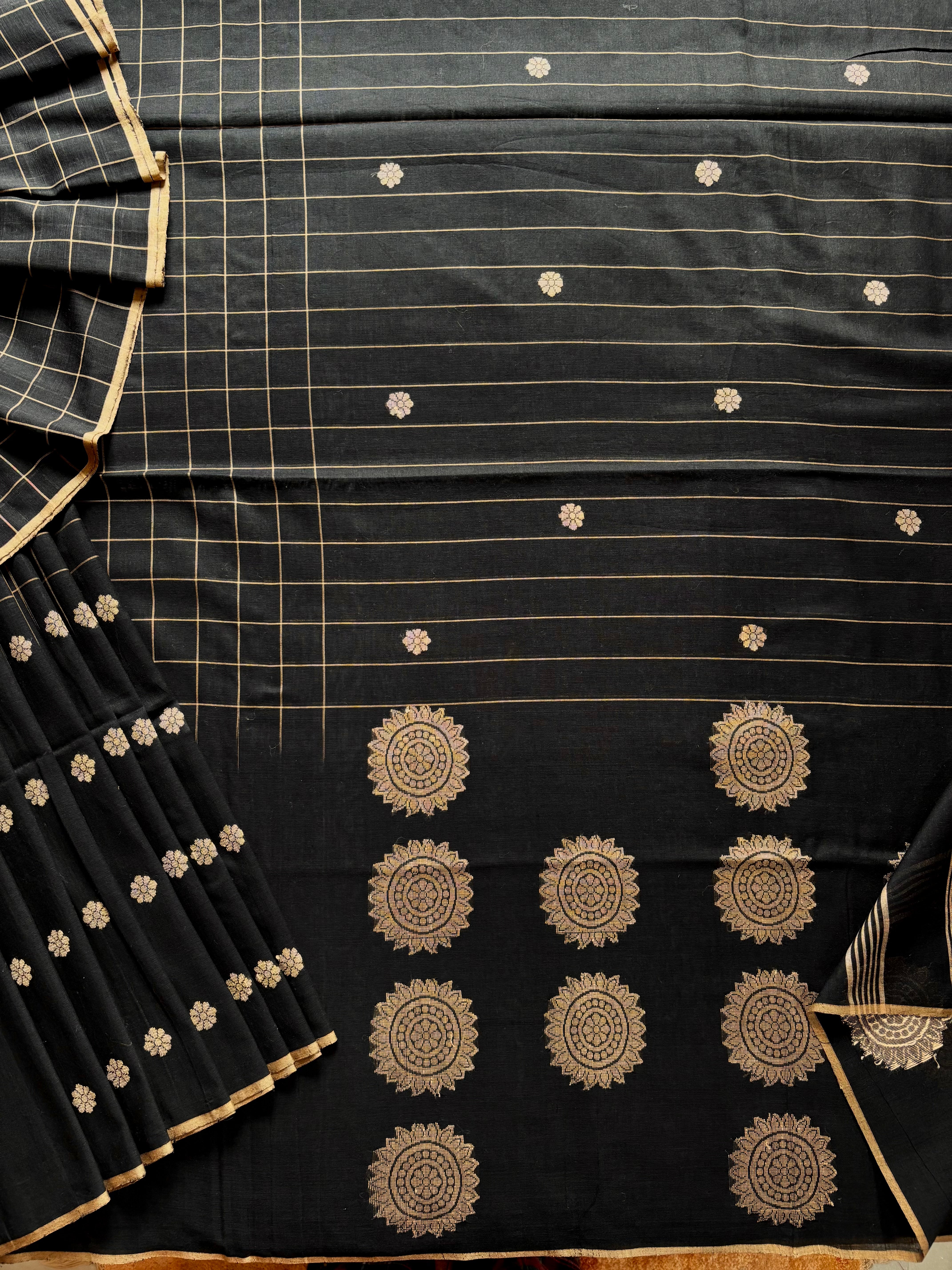 Handwoven Black Beige Cotton Jamdani Saree