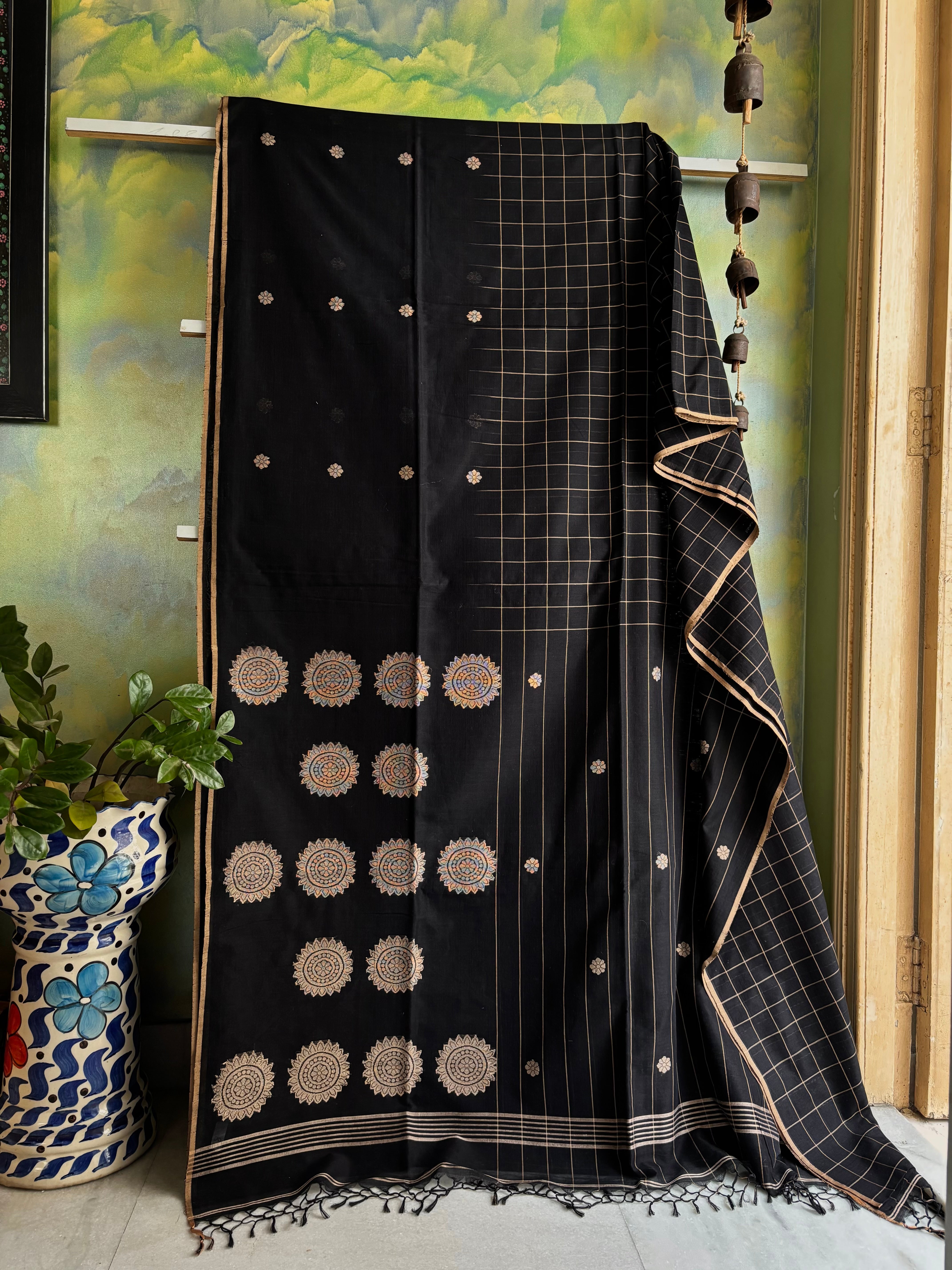 Handwoven Black Beige Cotton Jamdani Saree