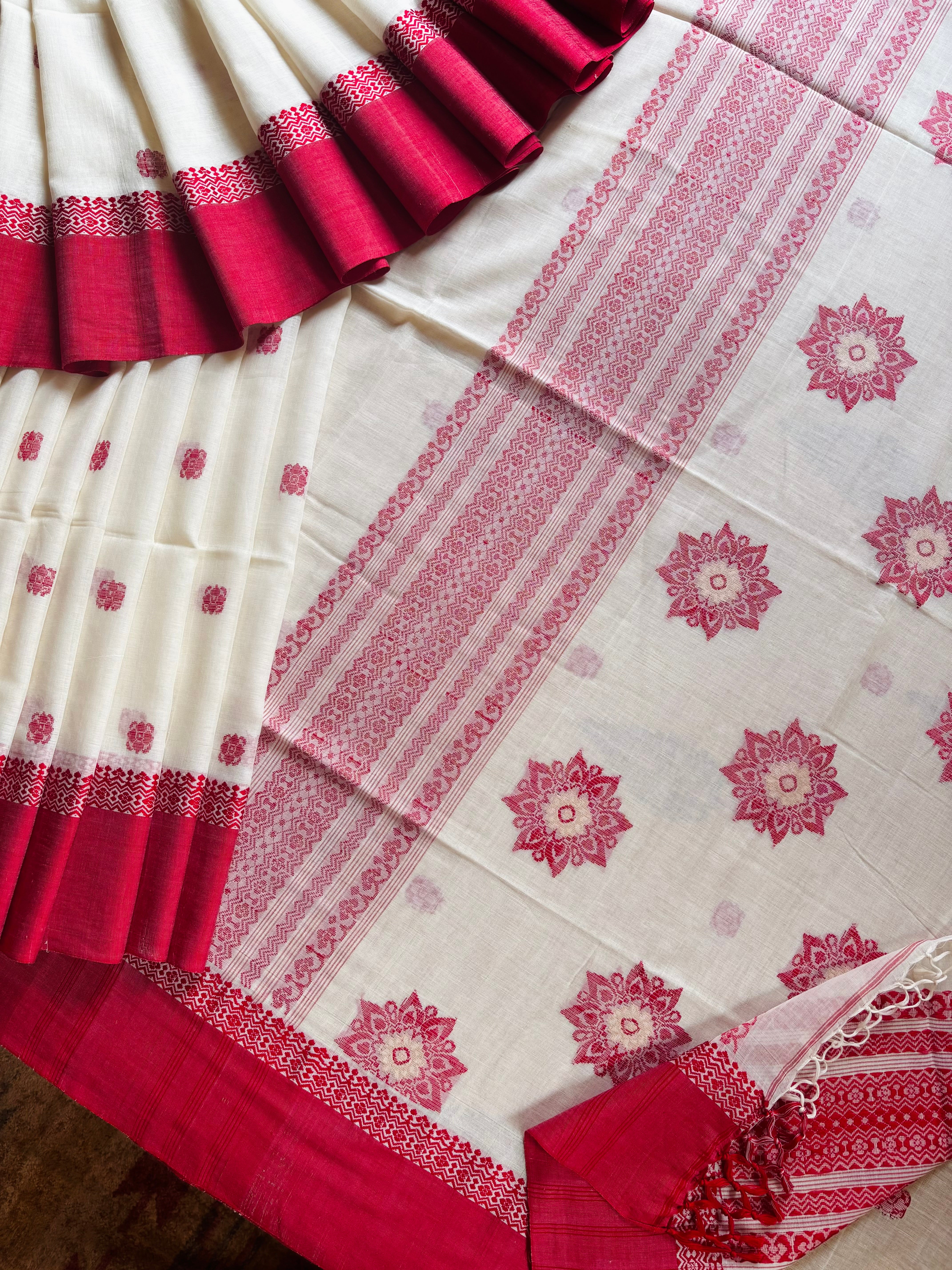 Handwoven Offwhite Red Phulia Cotton Saree
