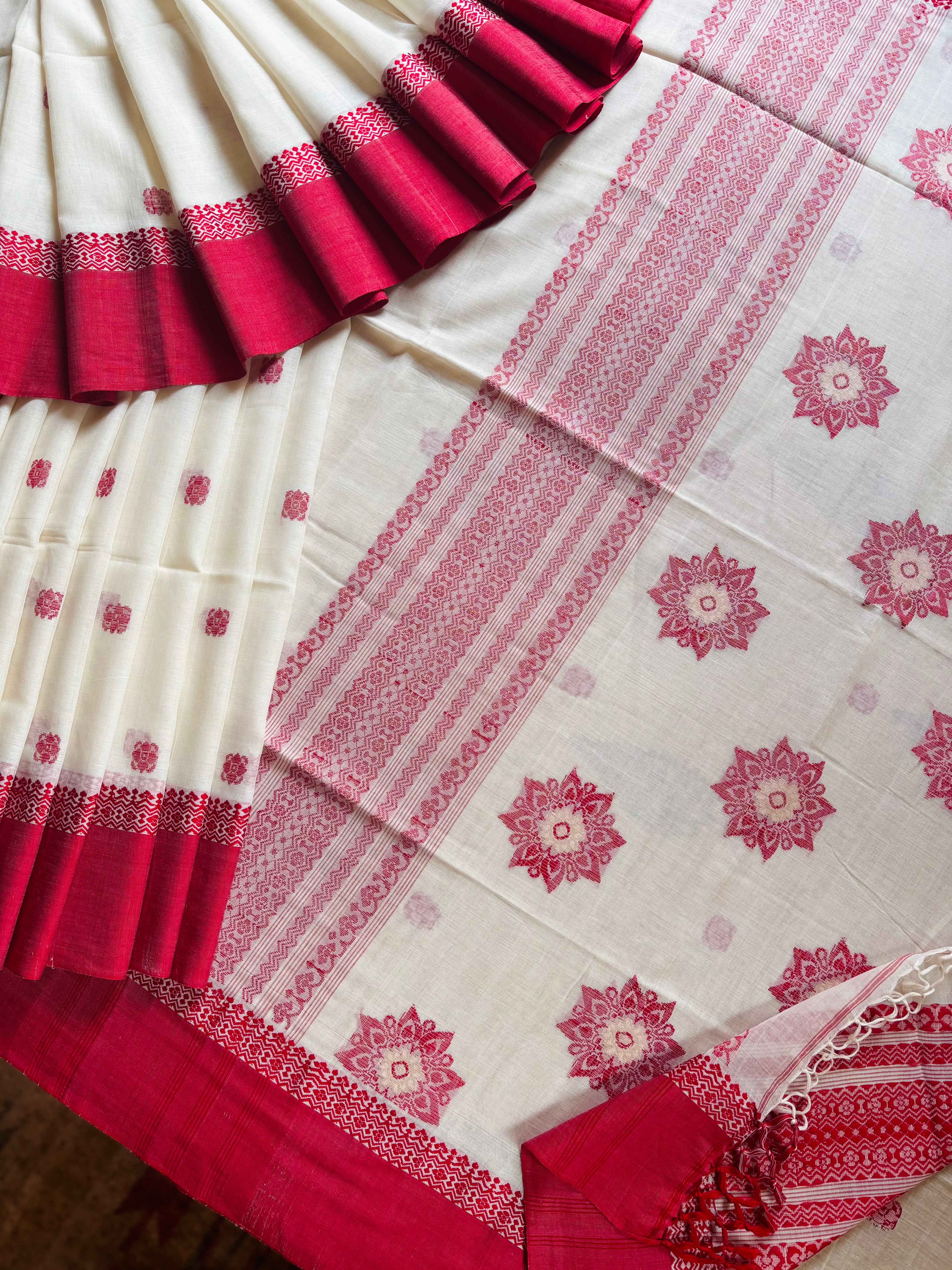 Handwoven Offwhite Red Phulia Cotton Saree