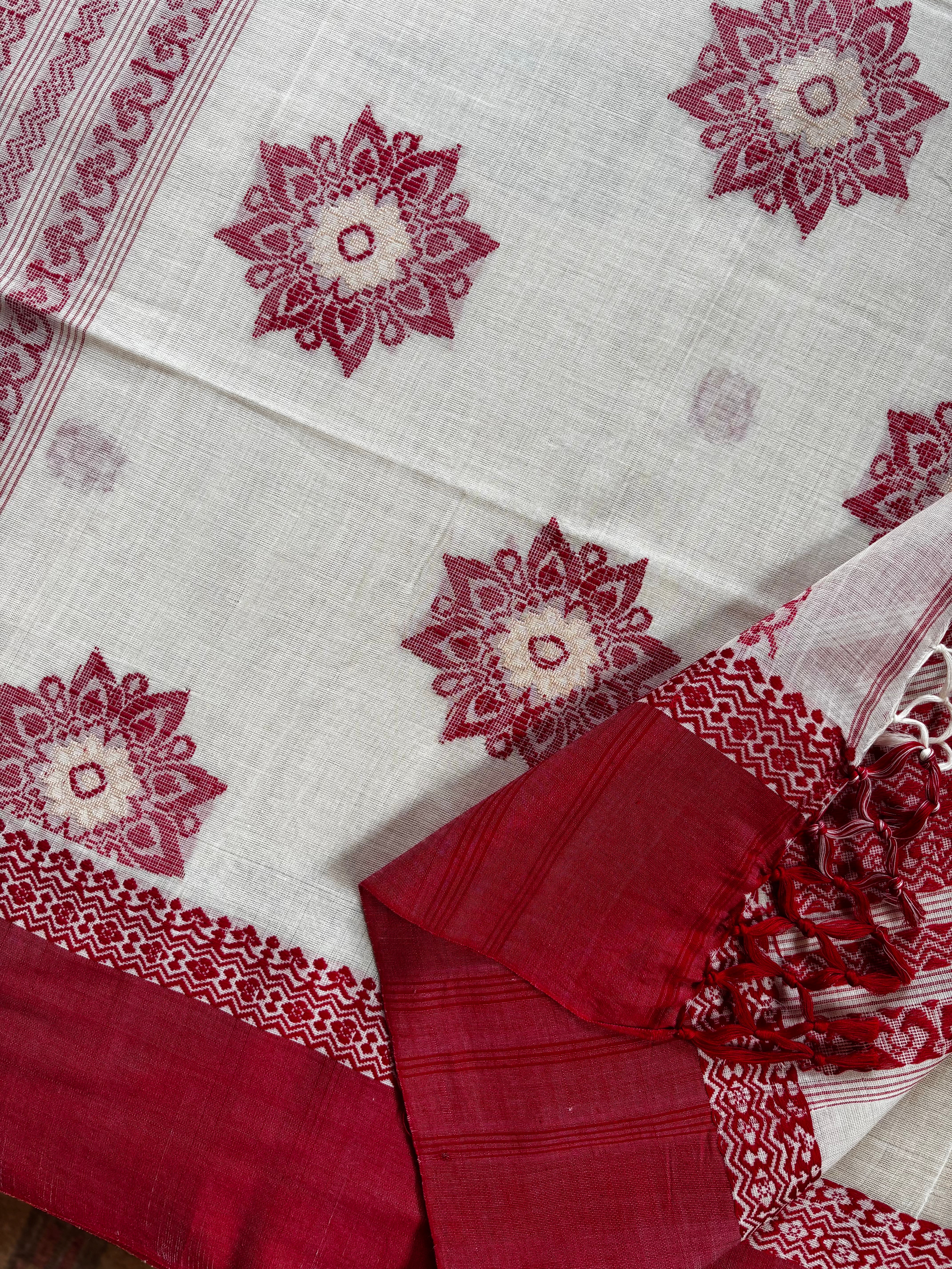 Handwoven Offwhite Red Phulia Cotton Saree