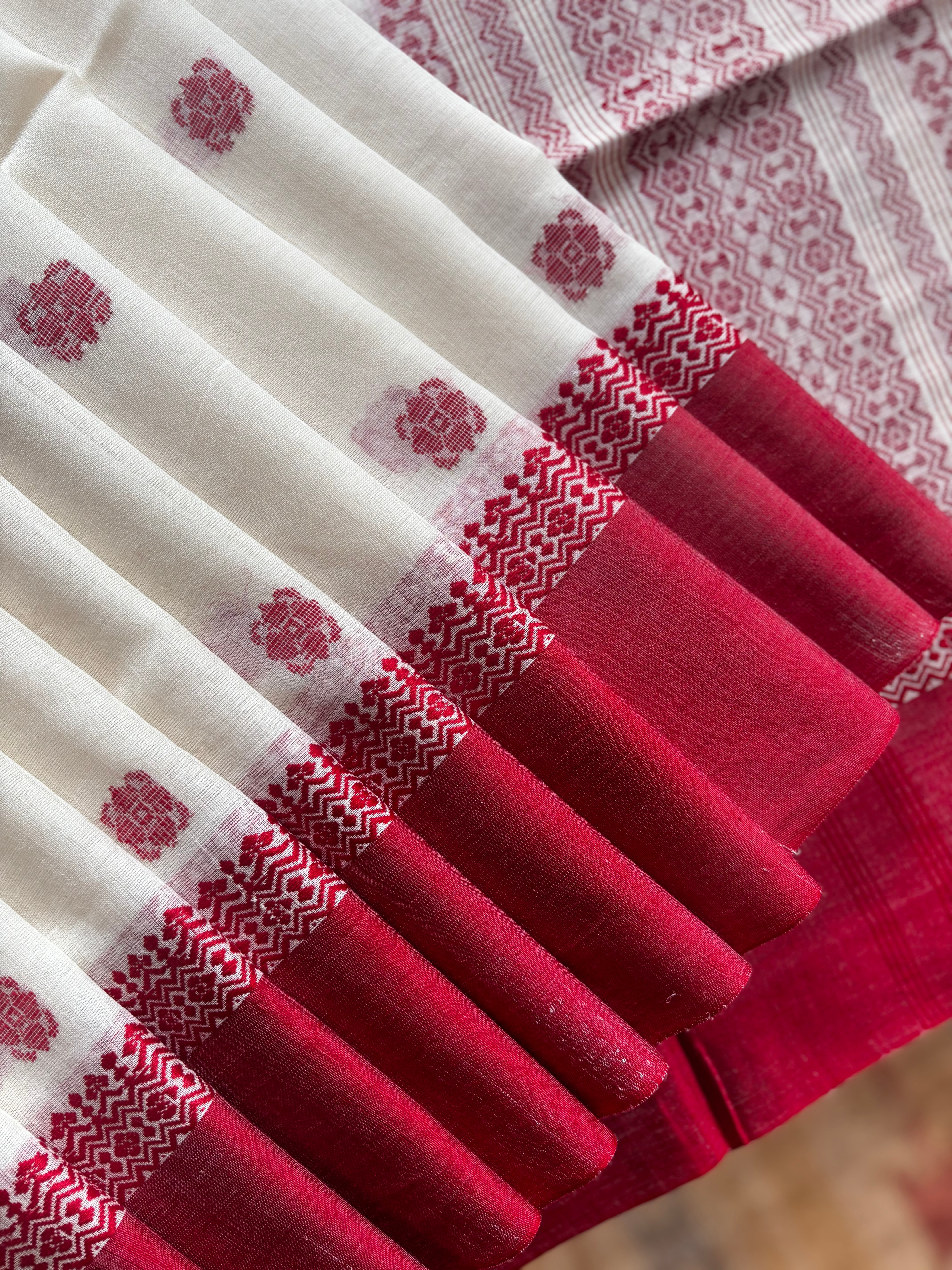 Handwoven Offwhite Red Phulia Cotton Saree