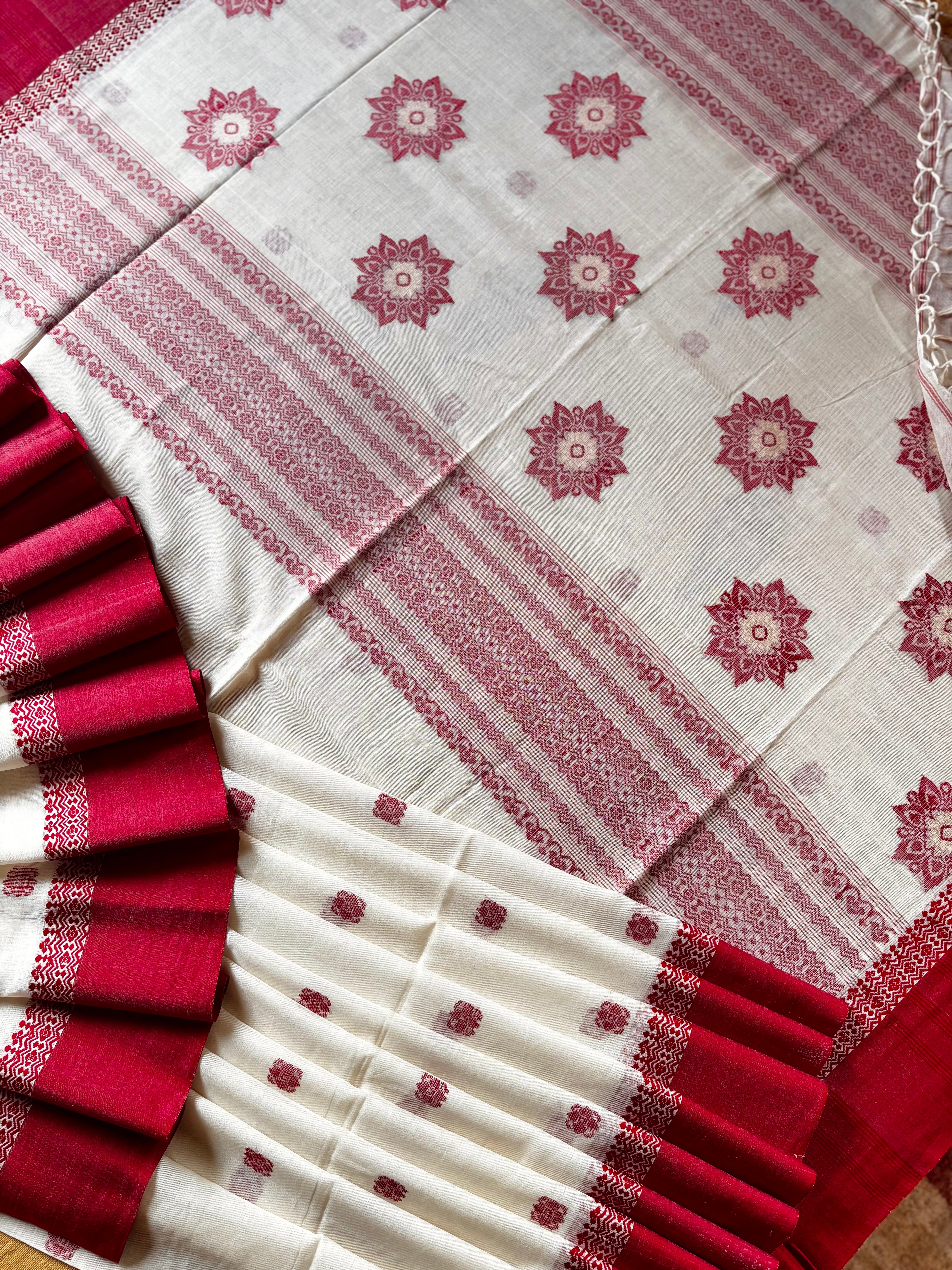 Handwoven Offwhite Red Phulia Cotton Saree