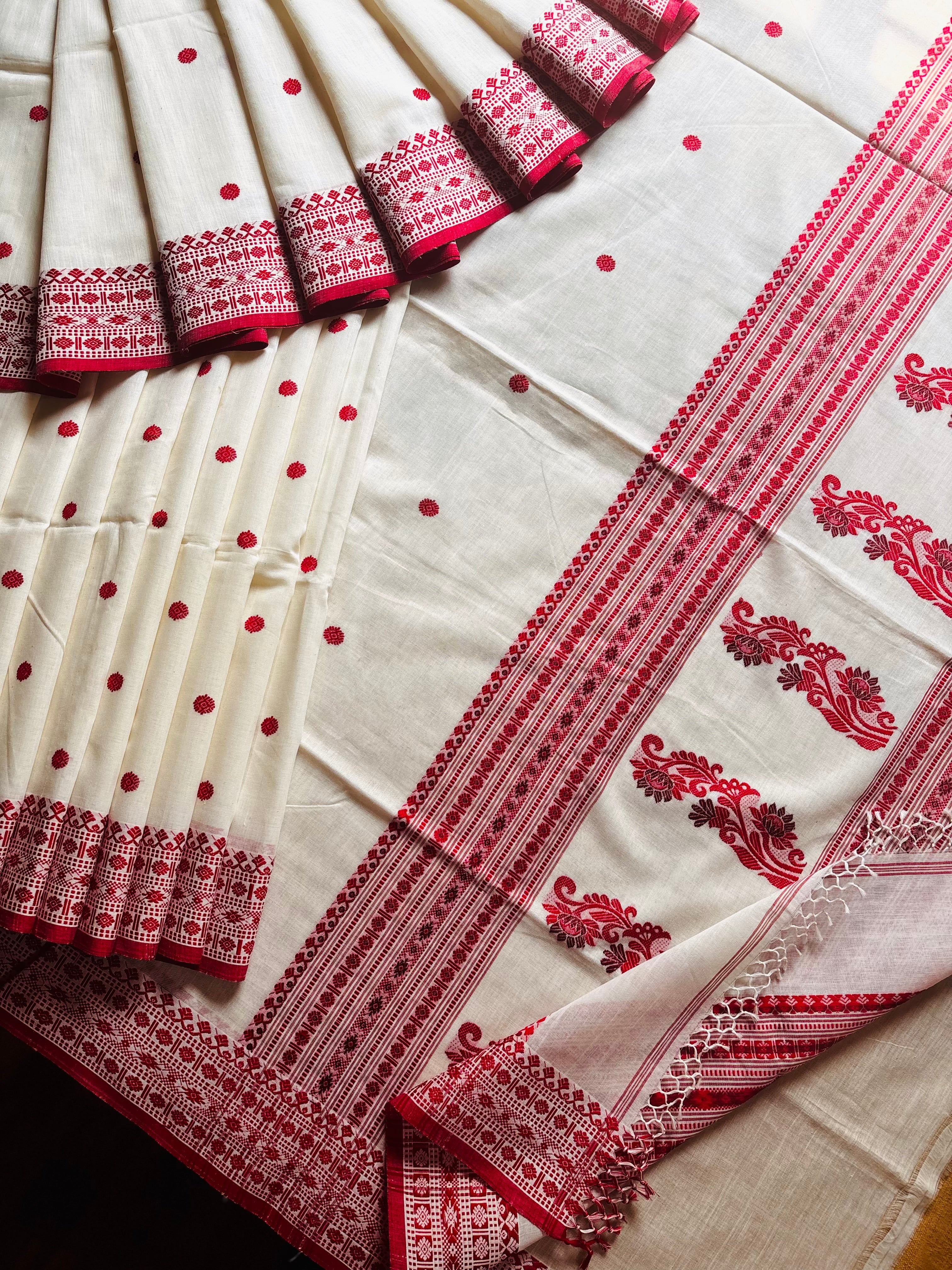 Handwoven Offwhite Red Phulia Cotton Saree