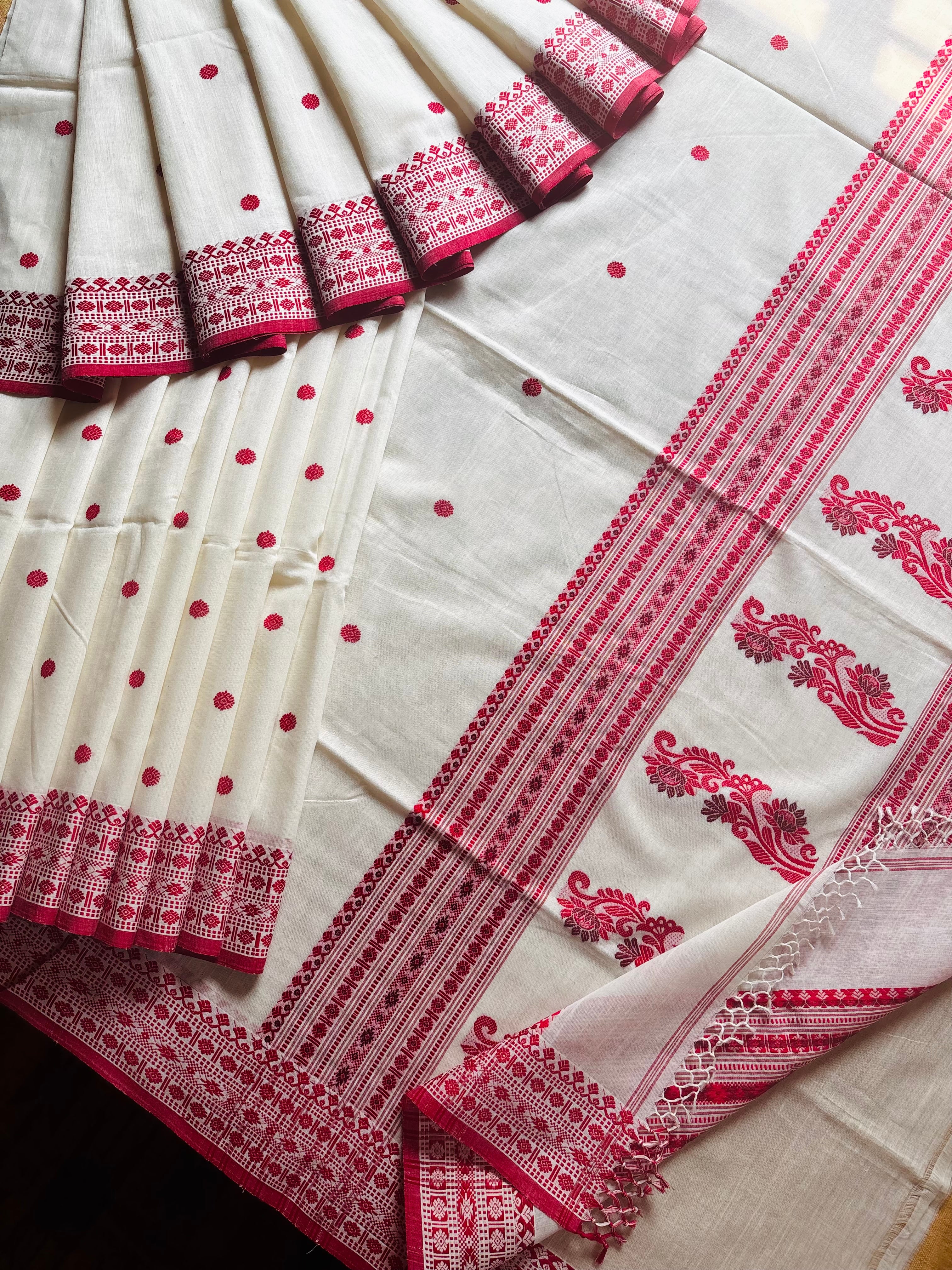 Handwoven Offwhite Red Phulia Cotton Saree