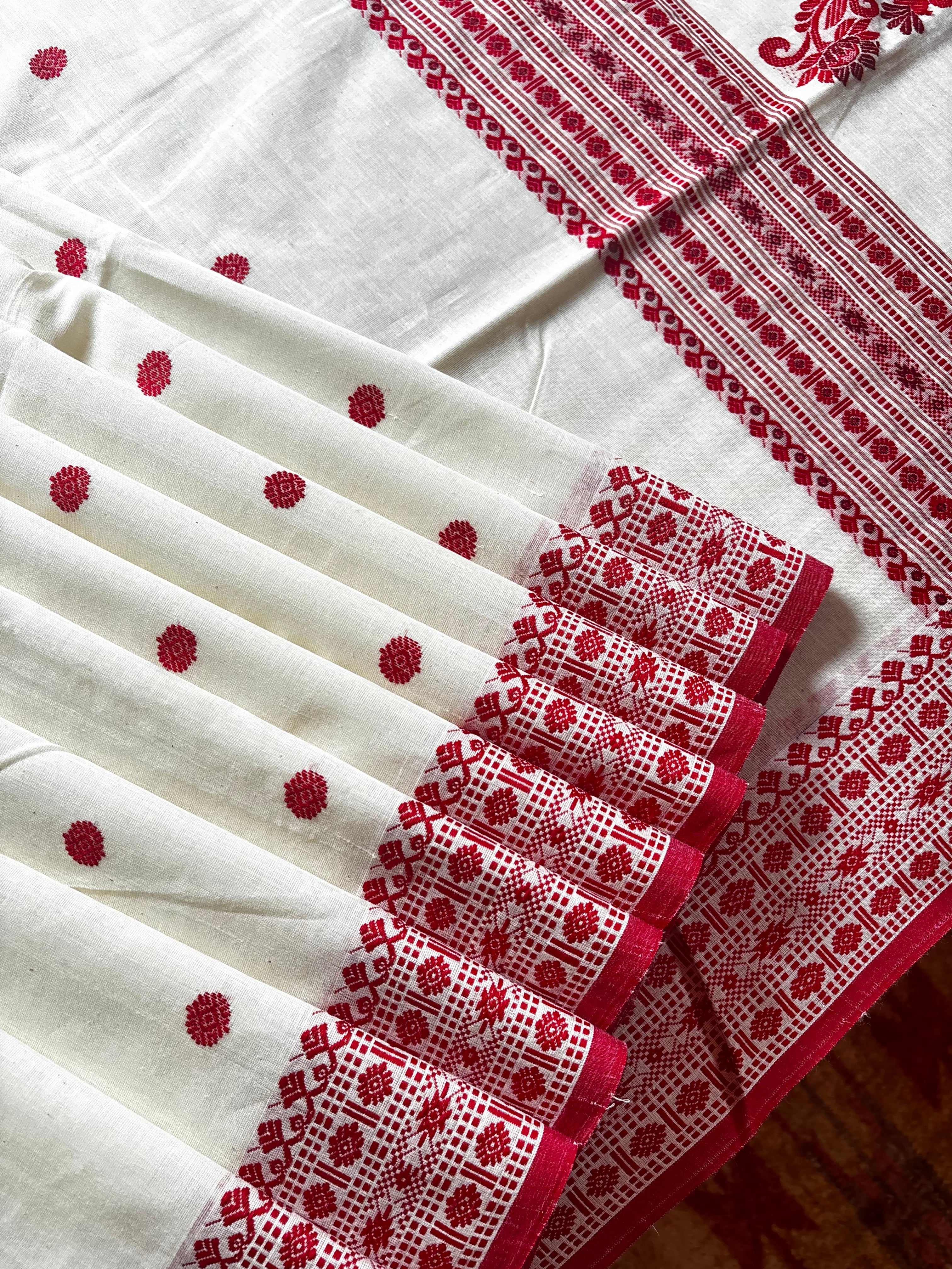 Handwoven Offwhite Red Phulia Cotton Saree