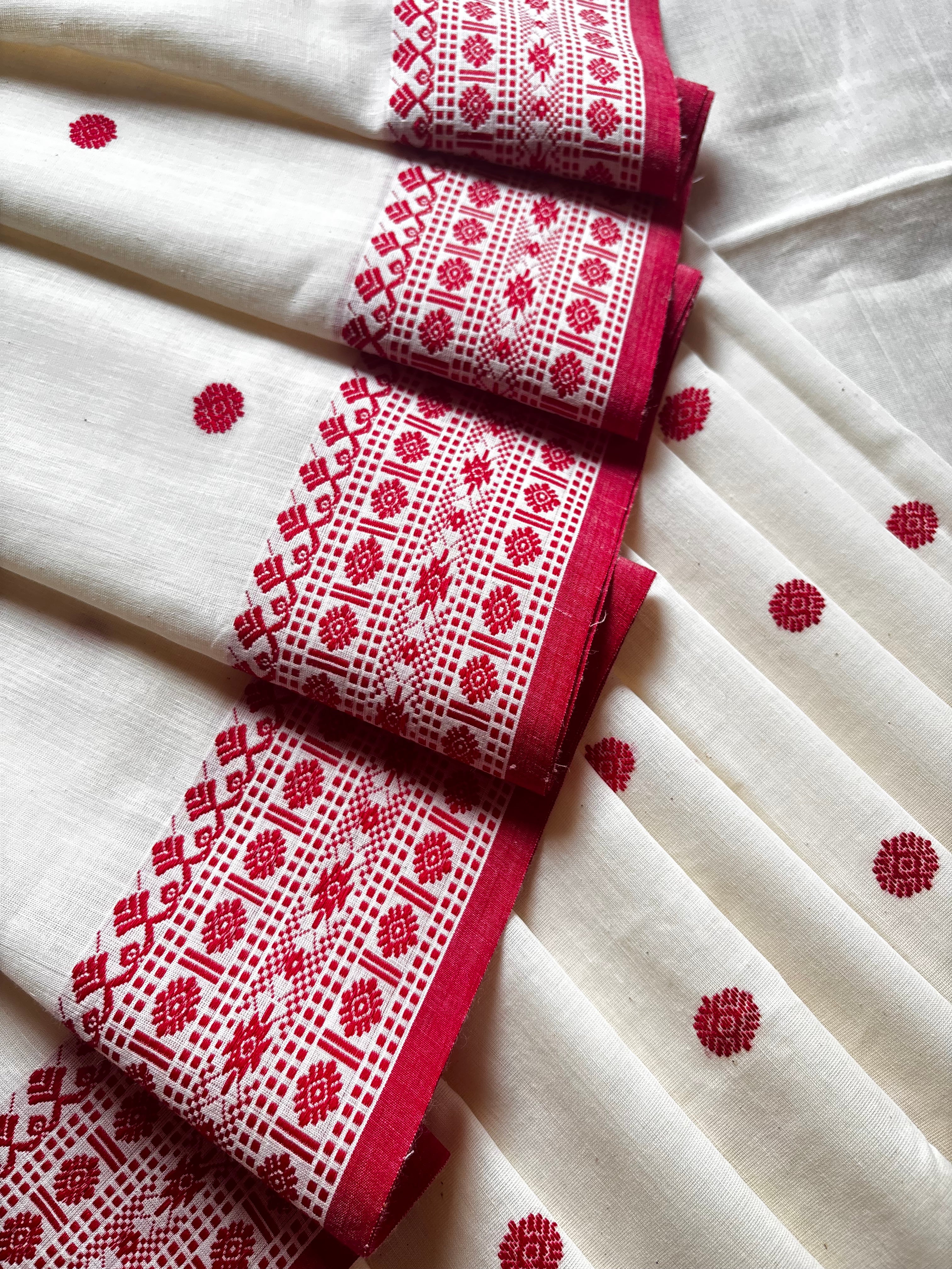 Handwoven Offwhite Red Phulia Cotton Saree