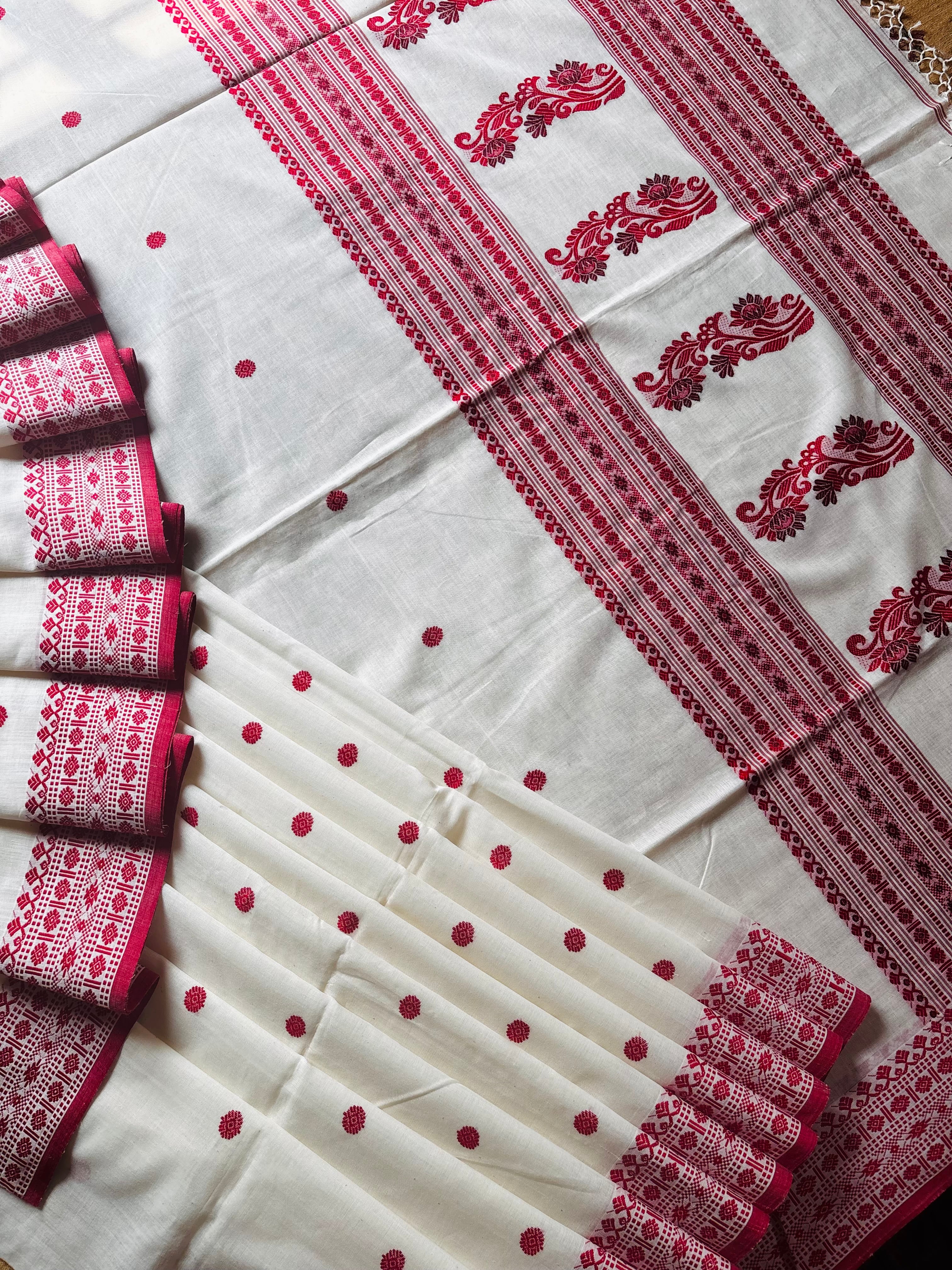 Handwoven Offwhite Red Phulia Cotton Saree