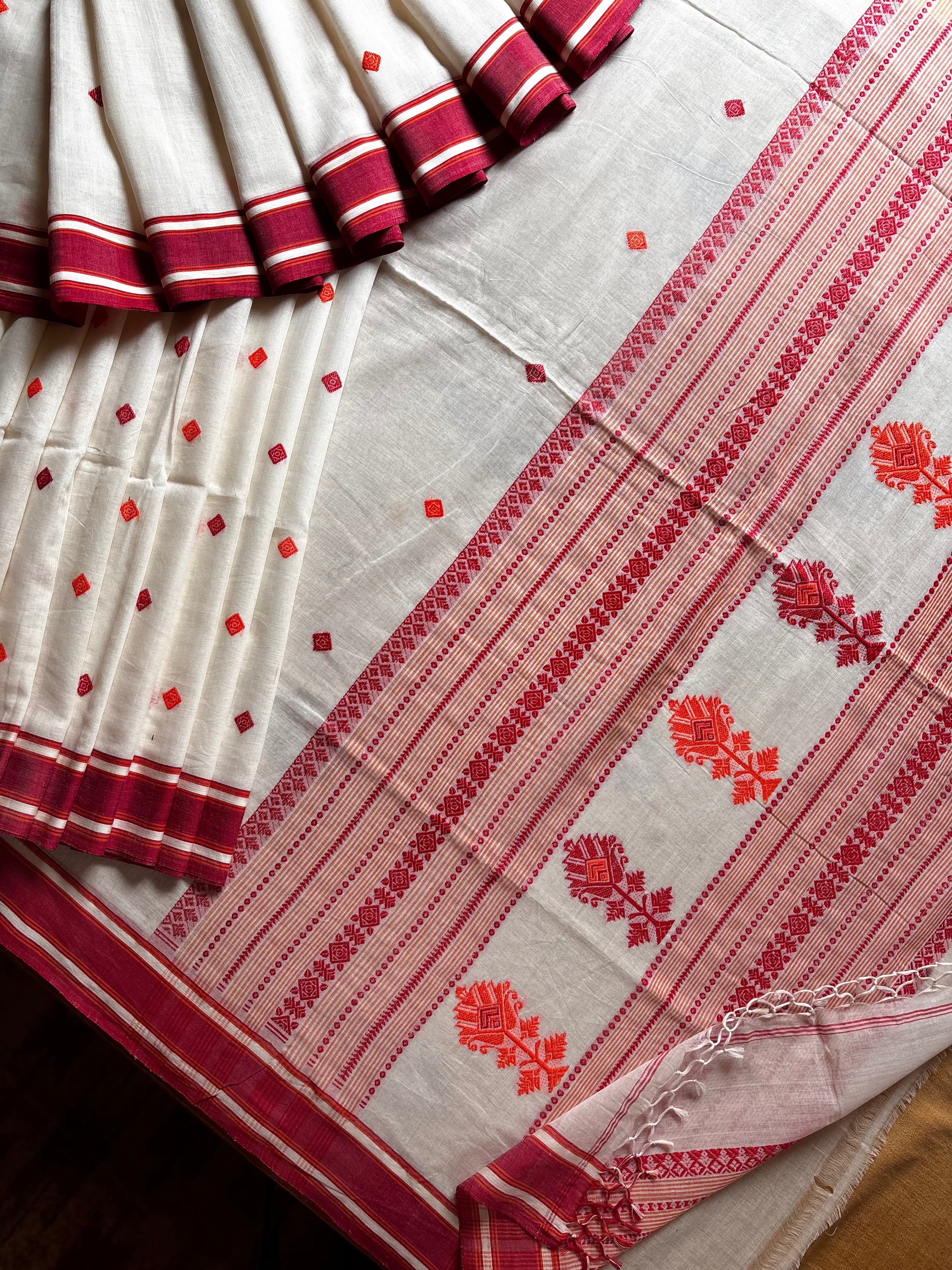 Handwoven Cream Colour Phulia Cotton Saree